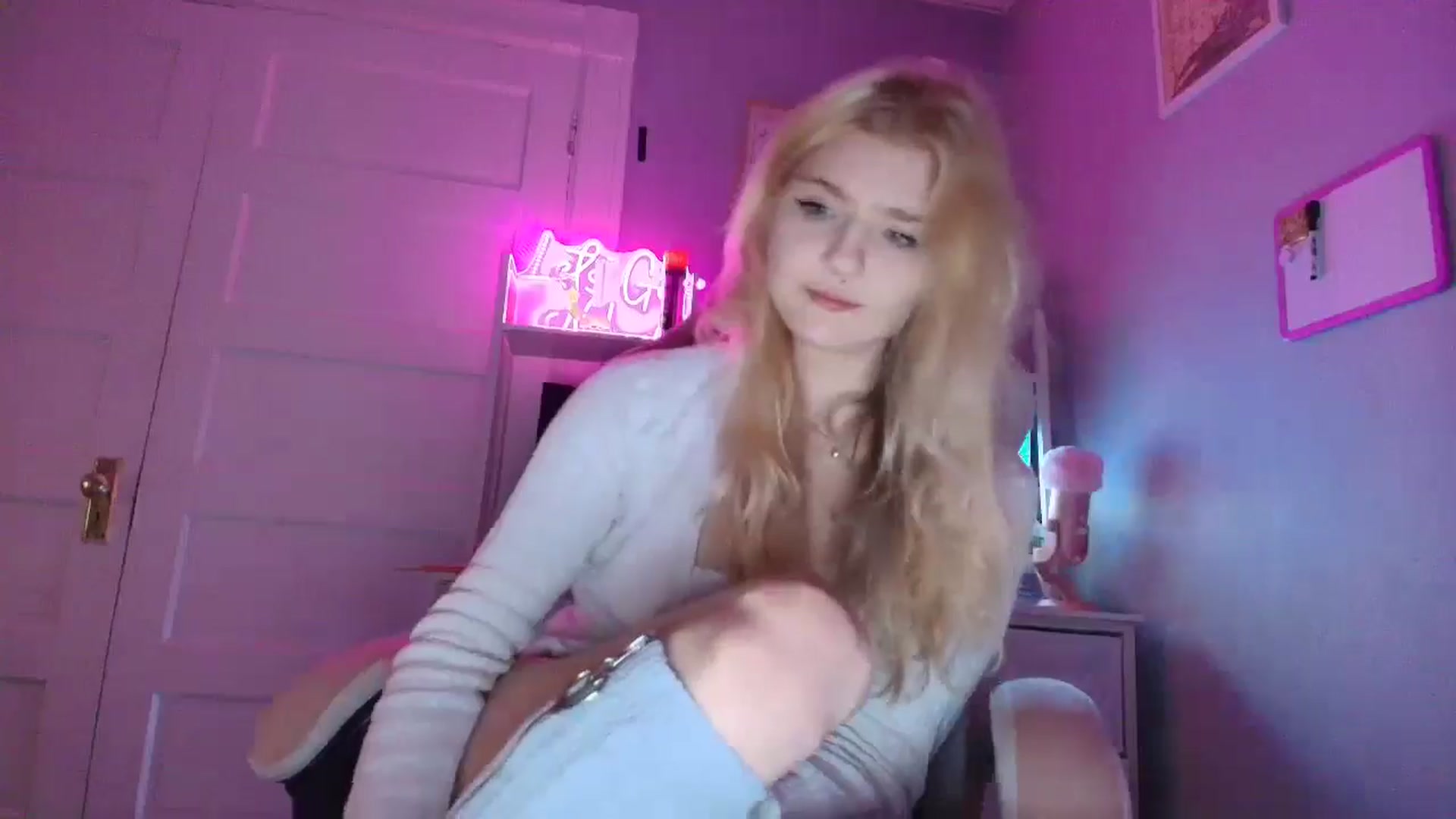 Gallery image thumbnail from DuckChan0's myfreecams stream on, 11/05/2025, 24:22 image 9 of 20