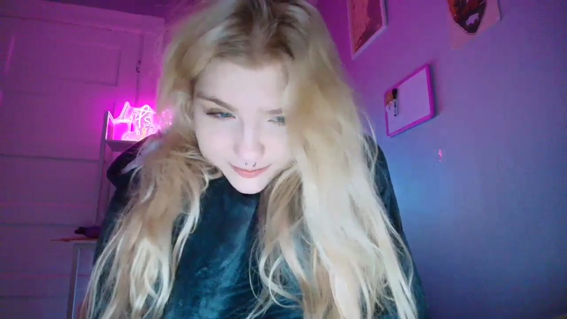 Gallery image thumbnail from DuckChan0's myfreecams stream on, 11/05/2025, 15:42 image 6 of 20