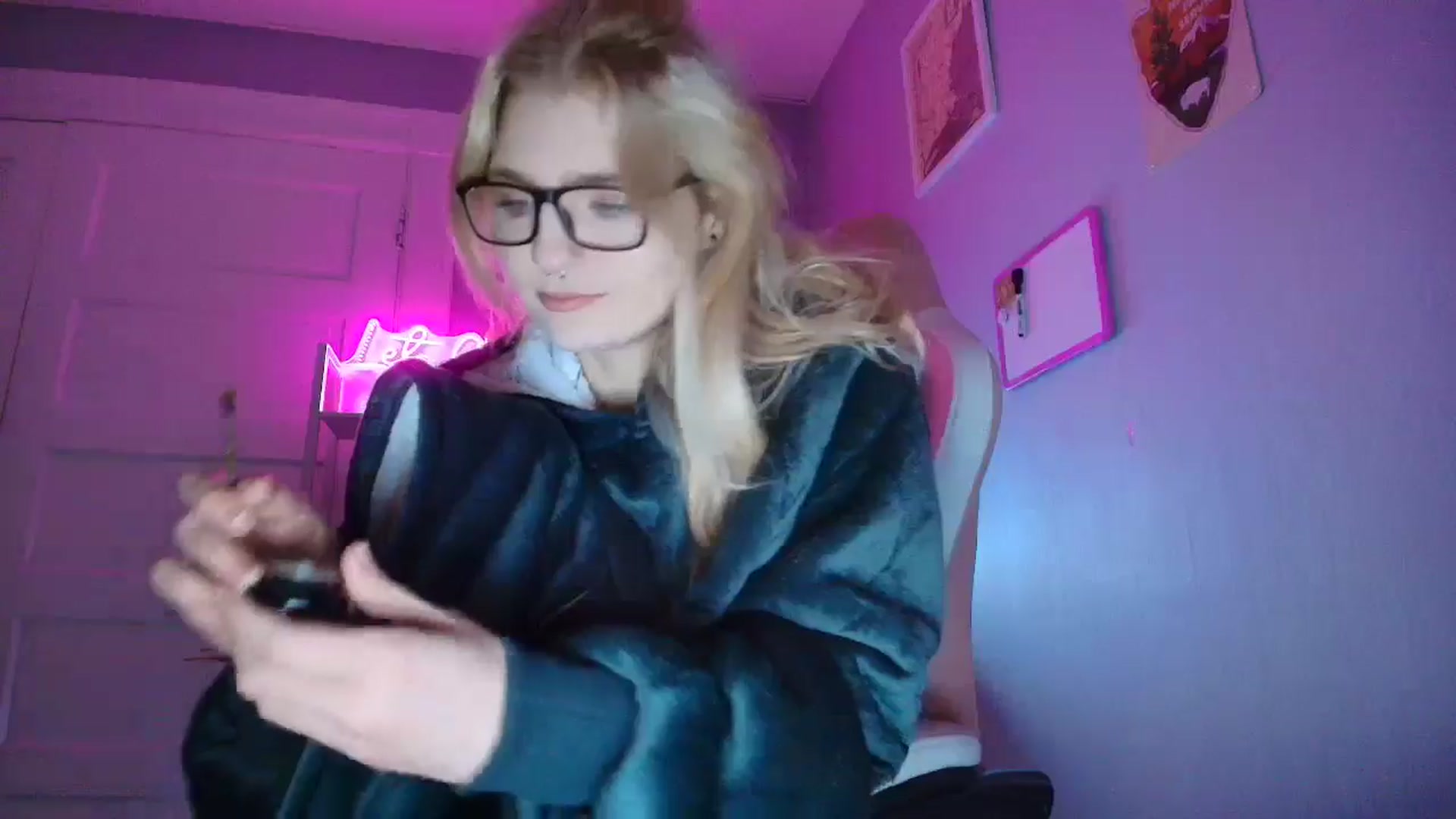 Gallery image thumbnail from DuckChan0's myfreecams stream on, 11/05/2025, 15:42 image 8 of 20