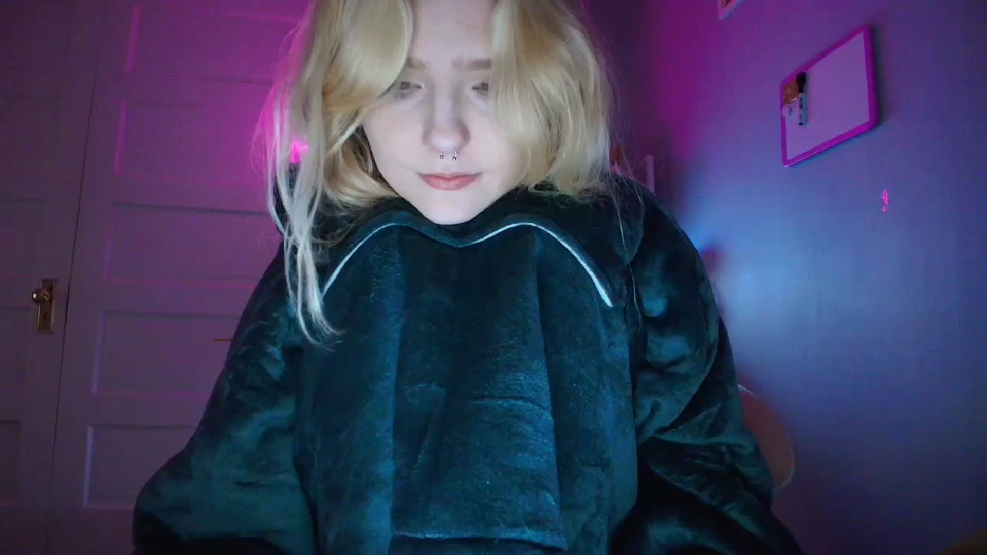 Gallery image thumbnail from DuckChan0's myfreecams stream on, 11/05/2025, 15:42 image 20 of 20