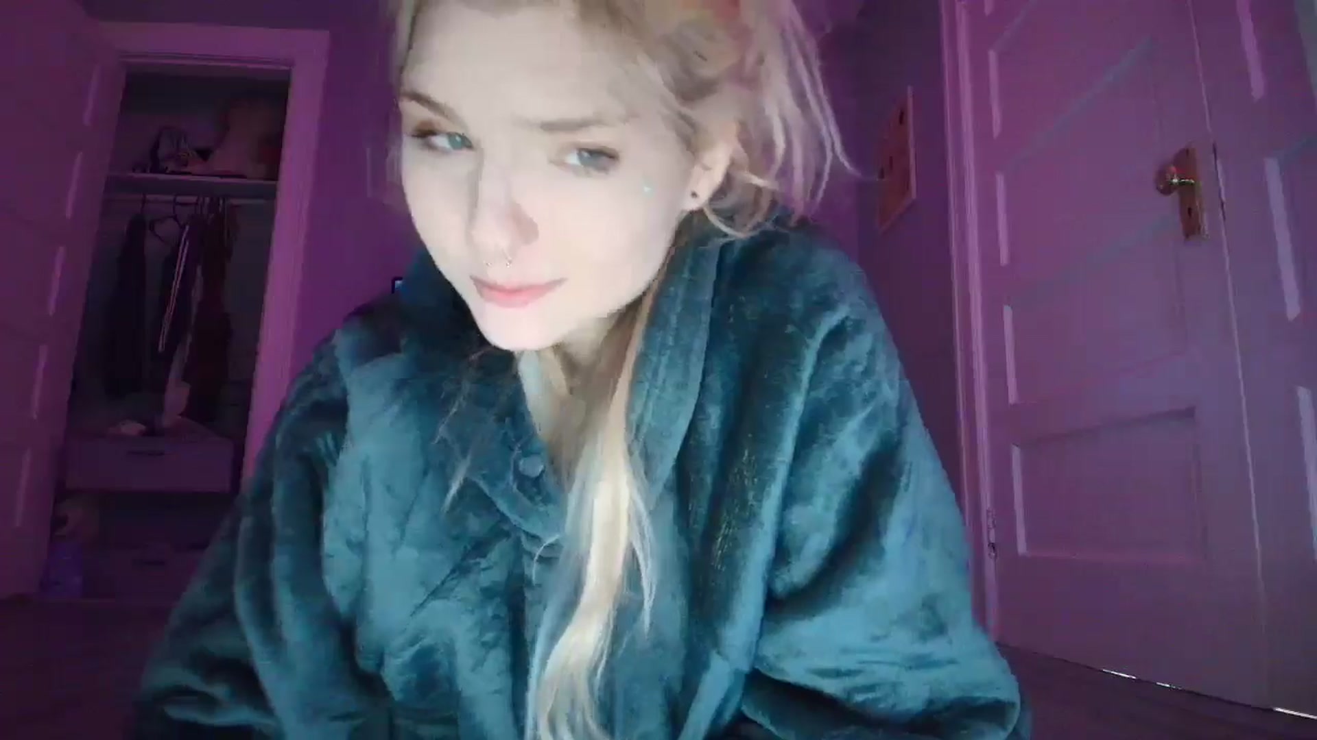 Gallery image thumbnail from DuckChan0's myfreecams stream on, 11/05/2025, 16:43 image 11 of 20