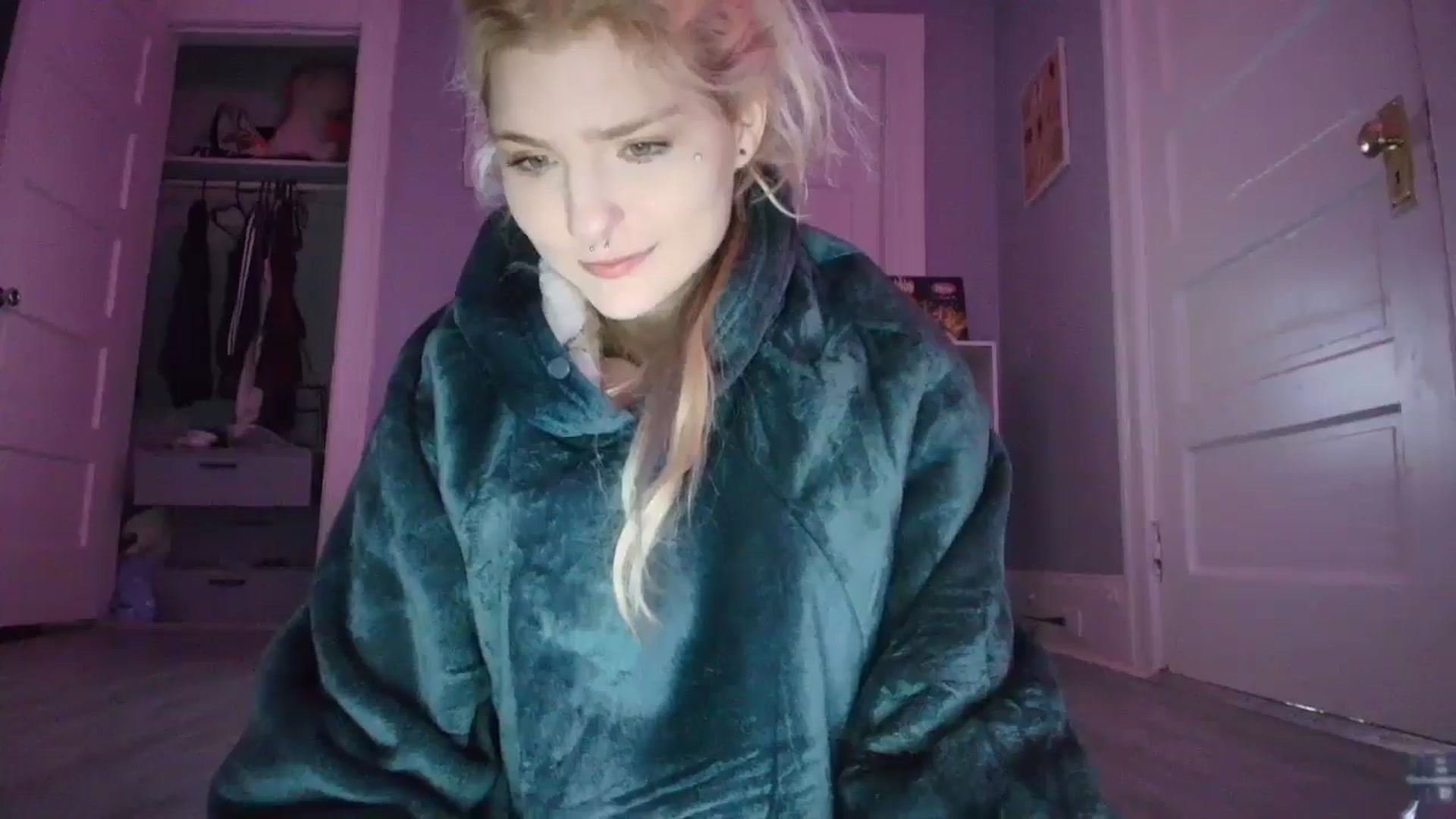 Gallery image thumbnail from DuckChan0's myfreecams stream on, 11/05/2025, 16:43 image 7 of 20