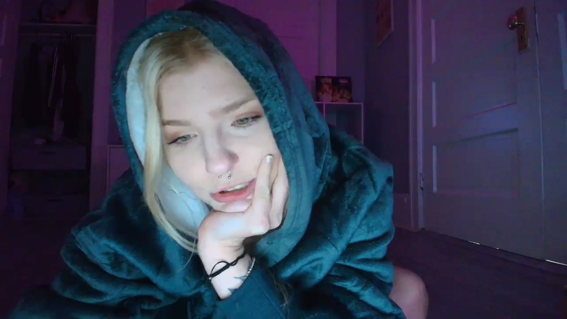 Gallery image thumbnail from DuckChan0's myfreecams stream on, 11/05/2025, 16:43 image 17 of 20