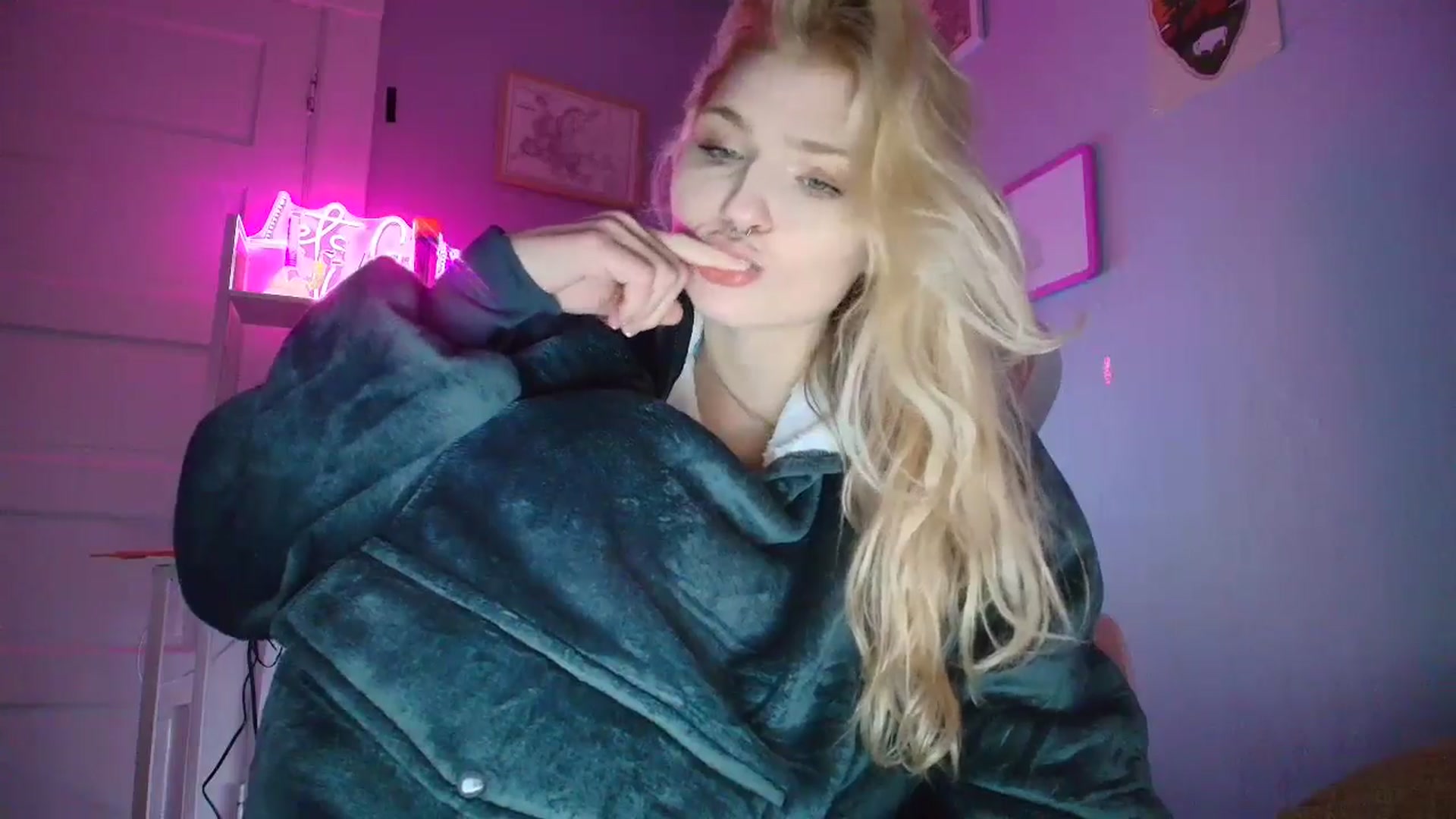 Gallery image thumbnail from DuckChan0's myfreecams stream on, 11/05/2025, 17:08 image 5 of 20
