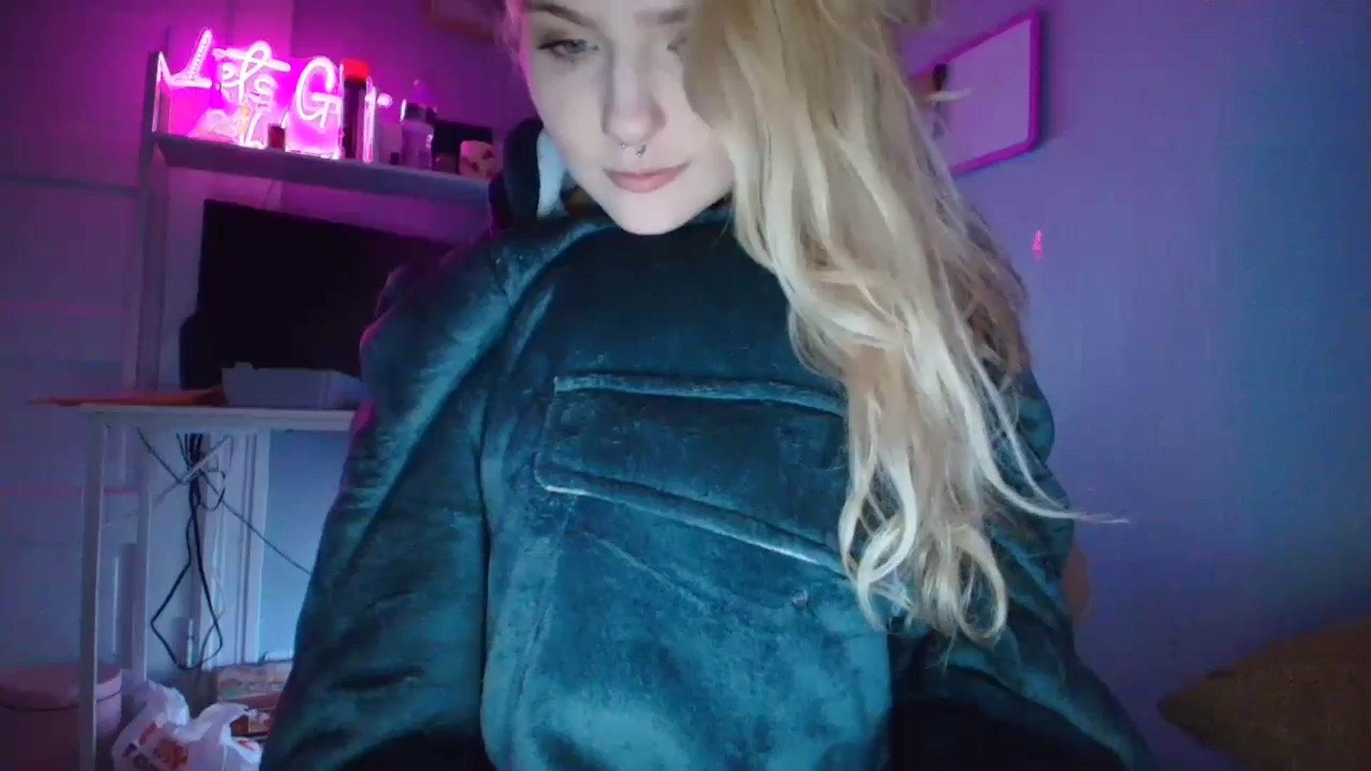 Gallery image thumbnail from DuckChan0's myfreecams stream on, 11/05/2025, 17:08 image 3 of 20