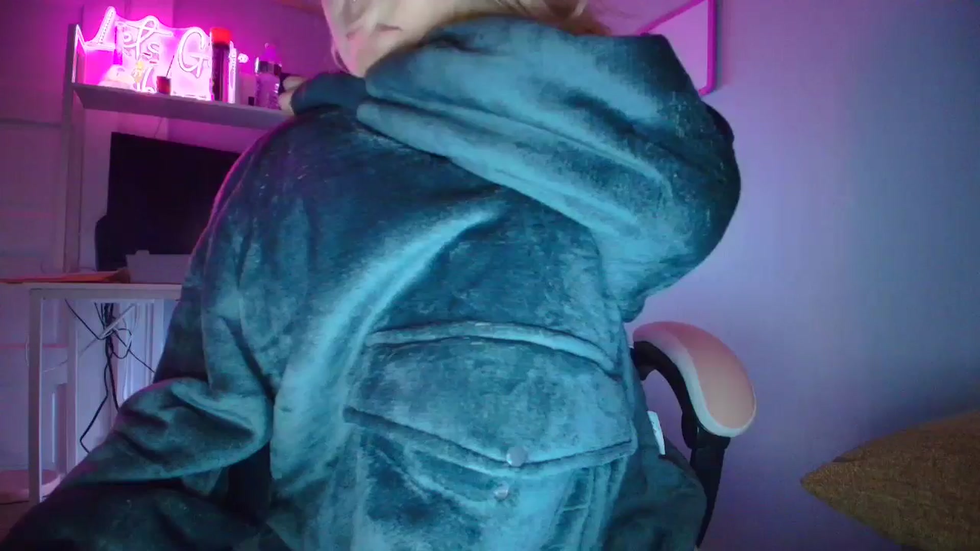 Gallery image thumbnail from DuckChan0's myfreecams stream on, 11/05/2025, 17:08 image 4 of 20