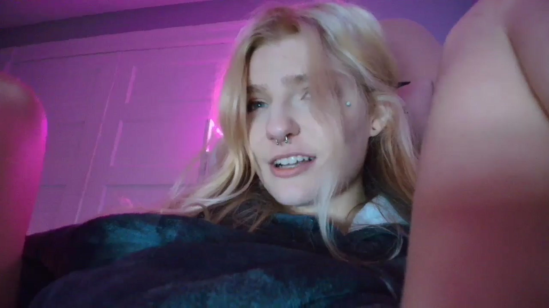 Gallery image thumbnail from DuckChan0's myfreecams stream on, 11/05/2025, 17:08 image 12 of 20