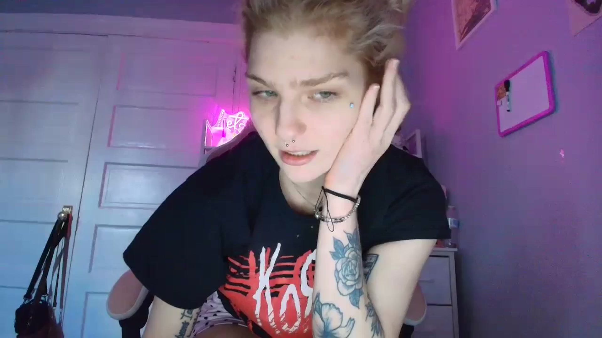 Gallery image thumbnail from DuckChan0's myfreecams stream on, 11/06/2025, 15:50 image 13 of 20