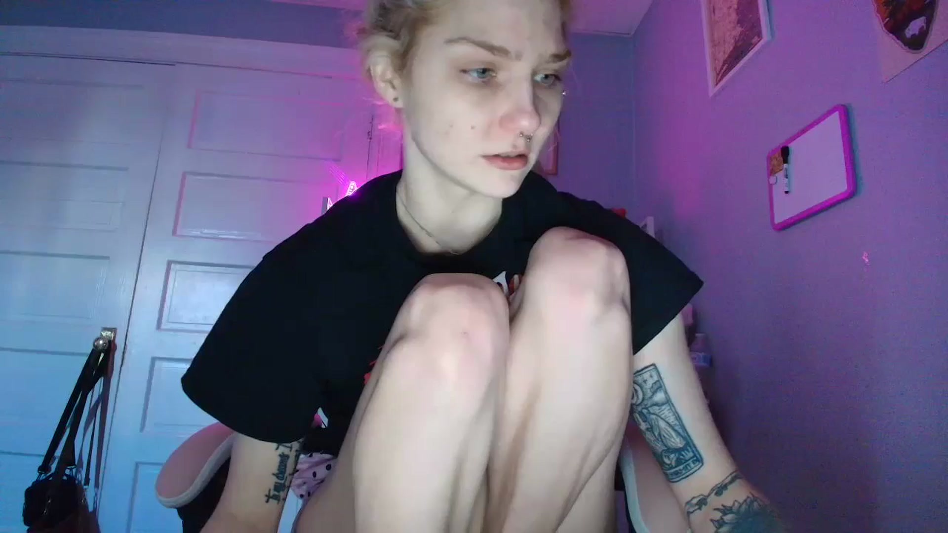 Gallery image thumbnail from DuckChan0's myfreecams stream on, 11/06/2025, 15:50 image 14 of 20