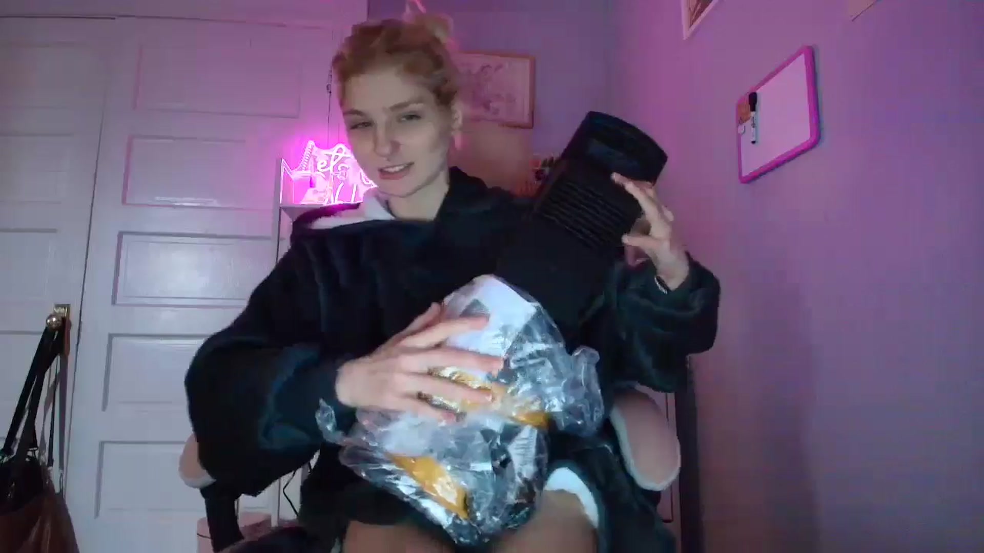 Gallery image thumbnail from DuckChan0's myfreecams stream on, 11/06/2025, 15:50 image 4 of 20
