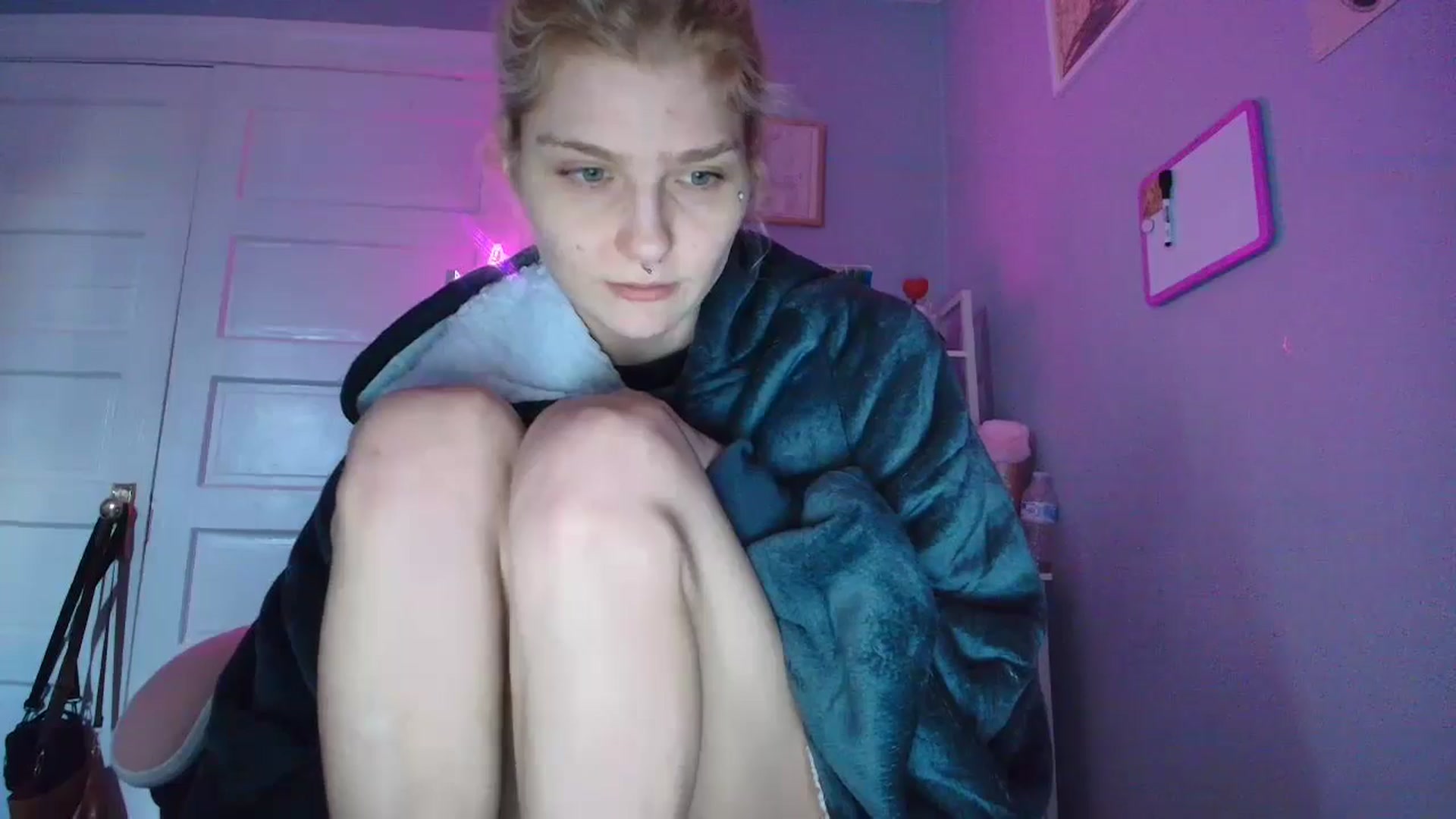 Gallery image thumbnail from DuckChan0's myfreecams stream on, 11/06/2025, 15:50 image 11 of 20