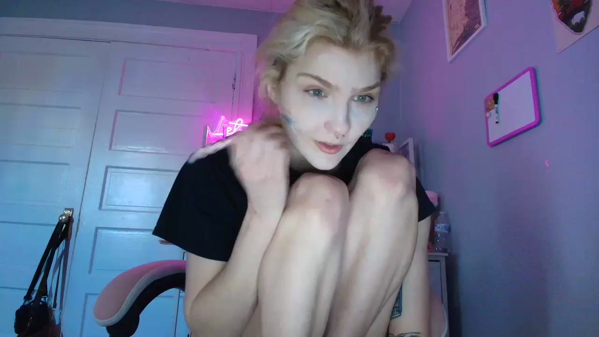 Gallery image thumbnail from DuckChan0's myfreecams stream on, 11/06/2025, 15:50 image 18 of 20