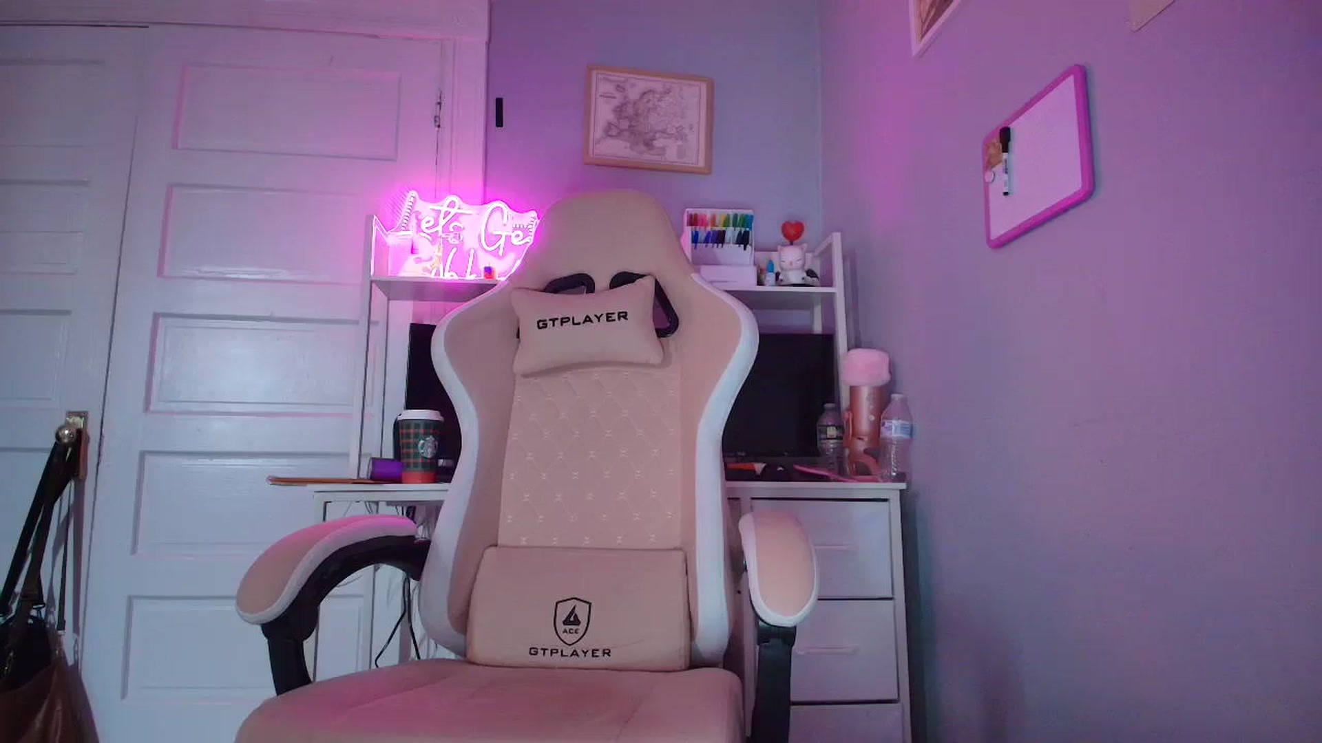 Gallery image thumbnail from DuckChan0's myfreecams stream on, 11/06/2025, 15:50 image 7 of 20