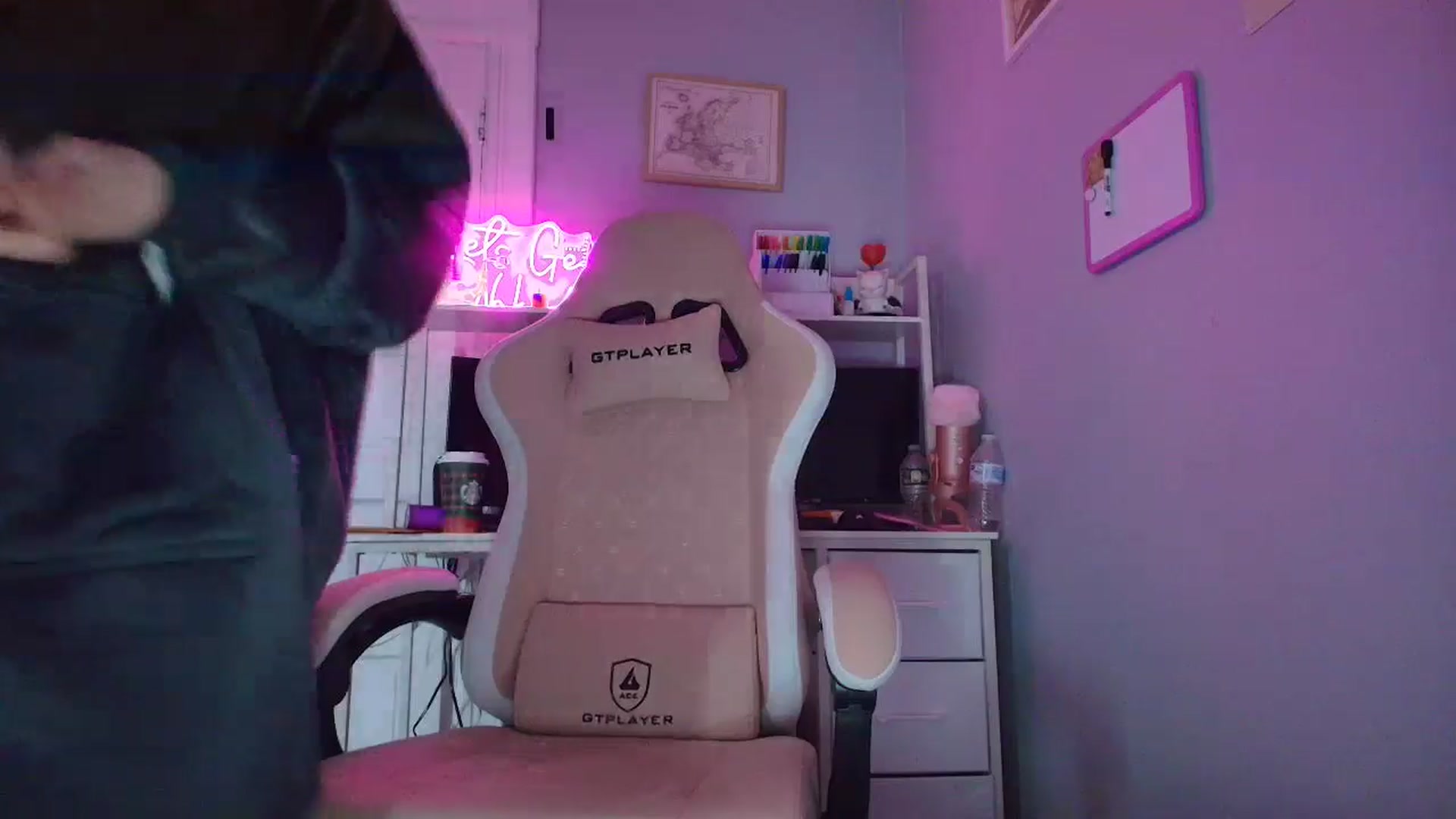Gallery image thumbnail from DuckChan0's myfreecams stream on, 11/06/2025, 15:50 image 8 of 20