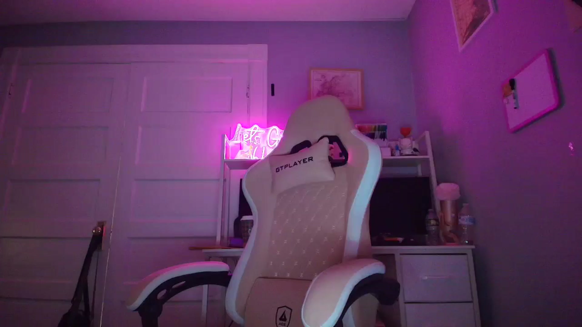 Gallery image thumbnail from DuckChan0's myfreecams stream on, 11/06/2025, 17:56 image 7 of 20