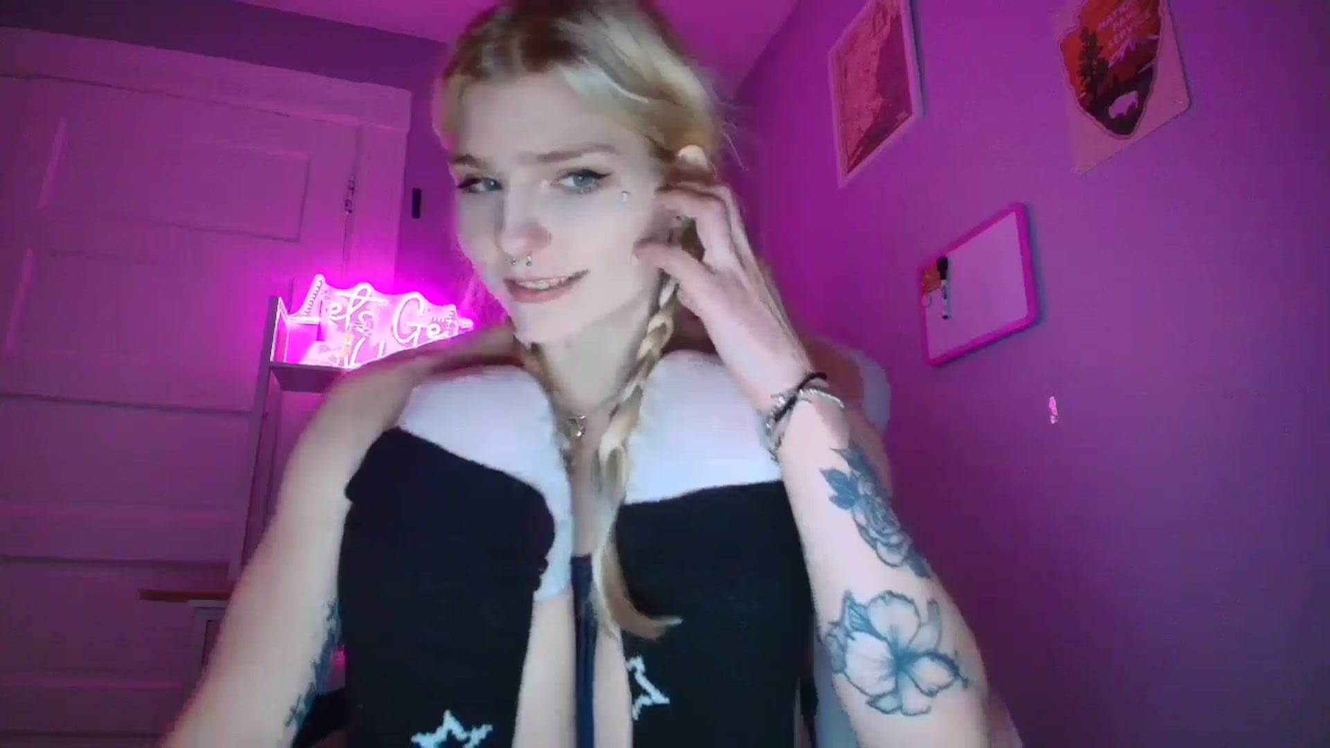 Gallery image thumbnail from DuckChan0's myfreecams stream on, 11/06/2025, 17:56 image 2 of 20