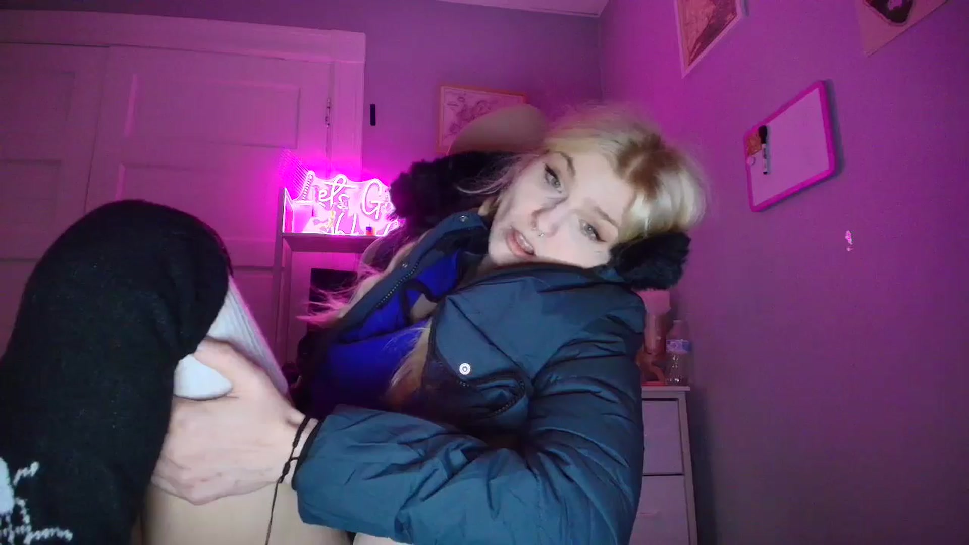 Gallery image thumbnail from DuckChan0's myfreecams stream on, 11/06/2025, 17:56 image 6 of 20