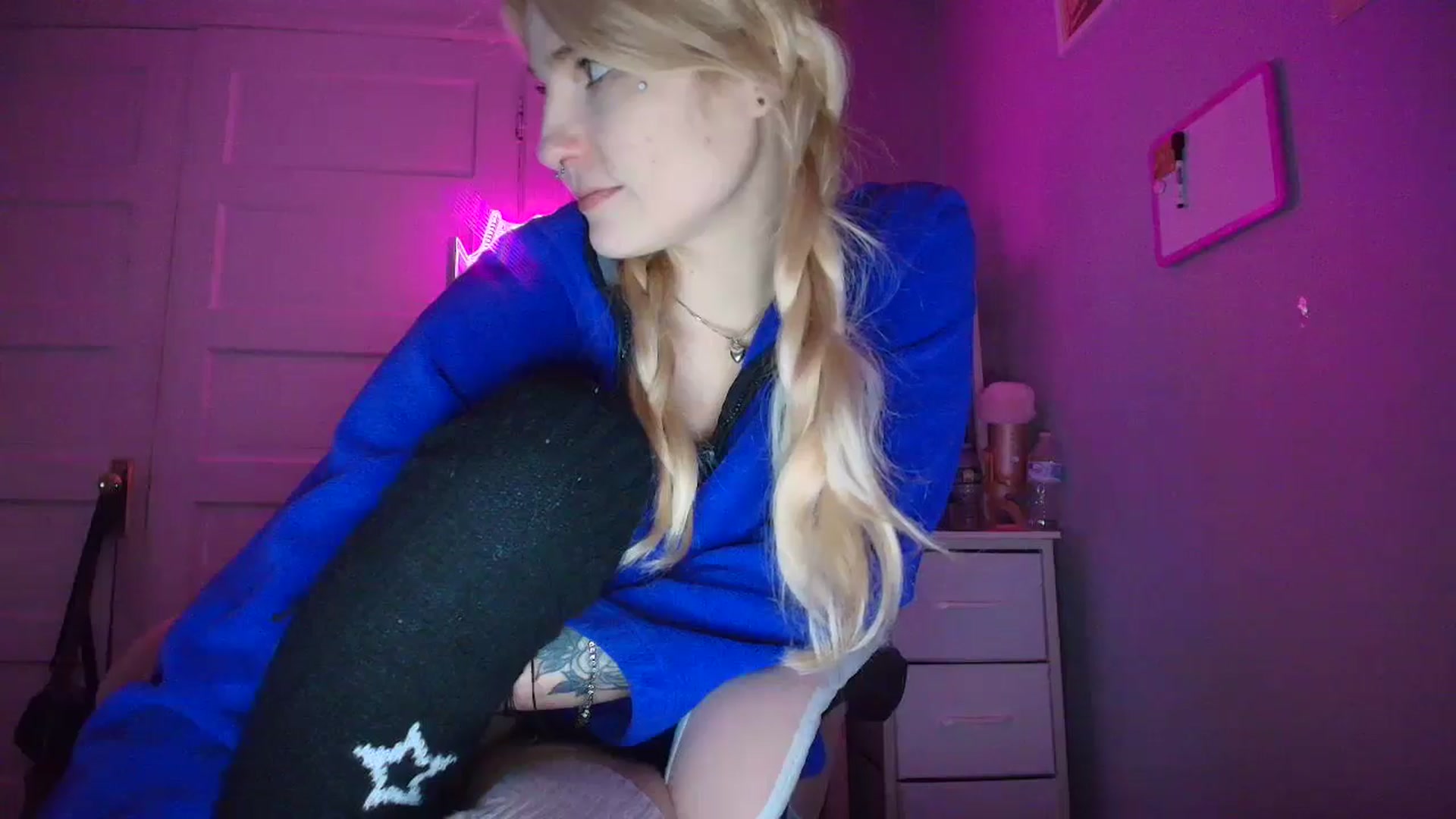 Gallery image thumbnail from DuckChan0's myfreecams stream on, 11/06/2025, 17:56 image 8 of 20