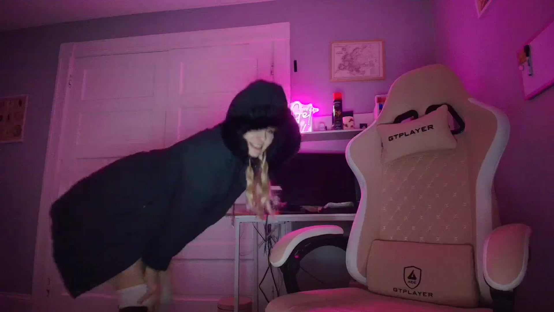 Gallery image thumbnail from DuckChan0's myfreecams stream on, 11/06/2025, 17:56 image 5 of 20