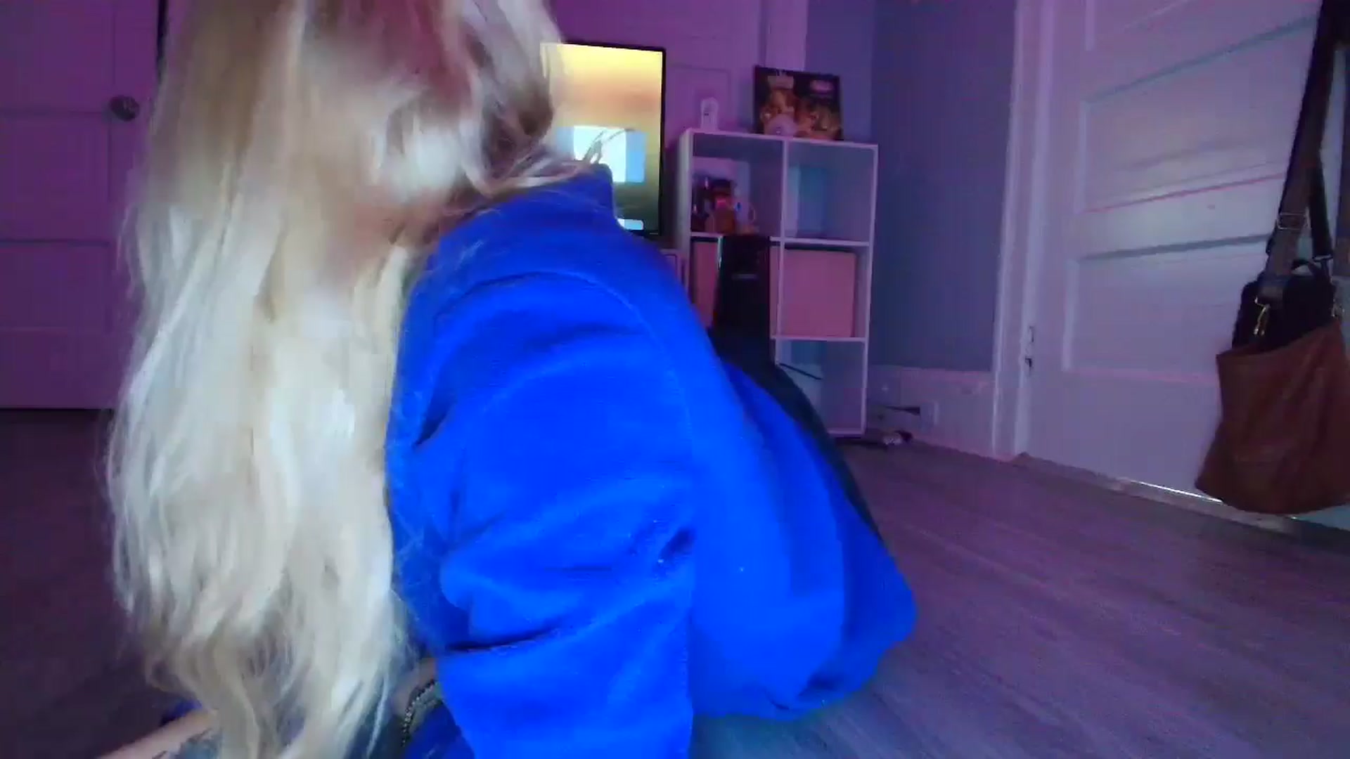 Gallery image thumbnail from DuckChan0's myfreecams stream on, 11/06/2025, 18:58 image 8 of 20