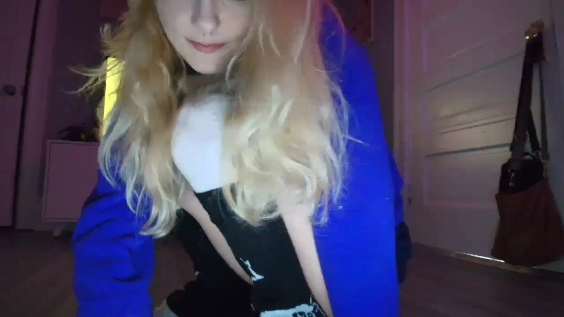Gallery image thumbnail from DuckChan0's myfreecams stream on, 11/06/2025, 18:58 image 7 of 20