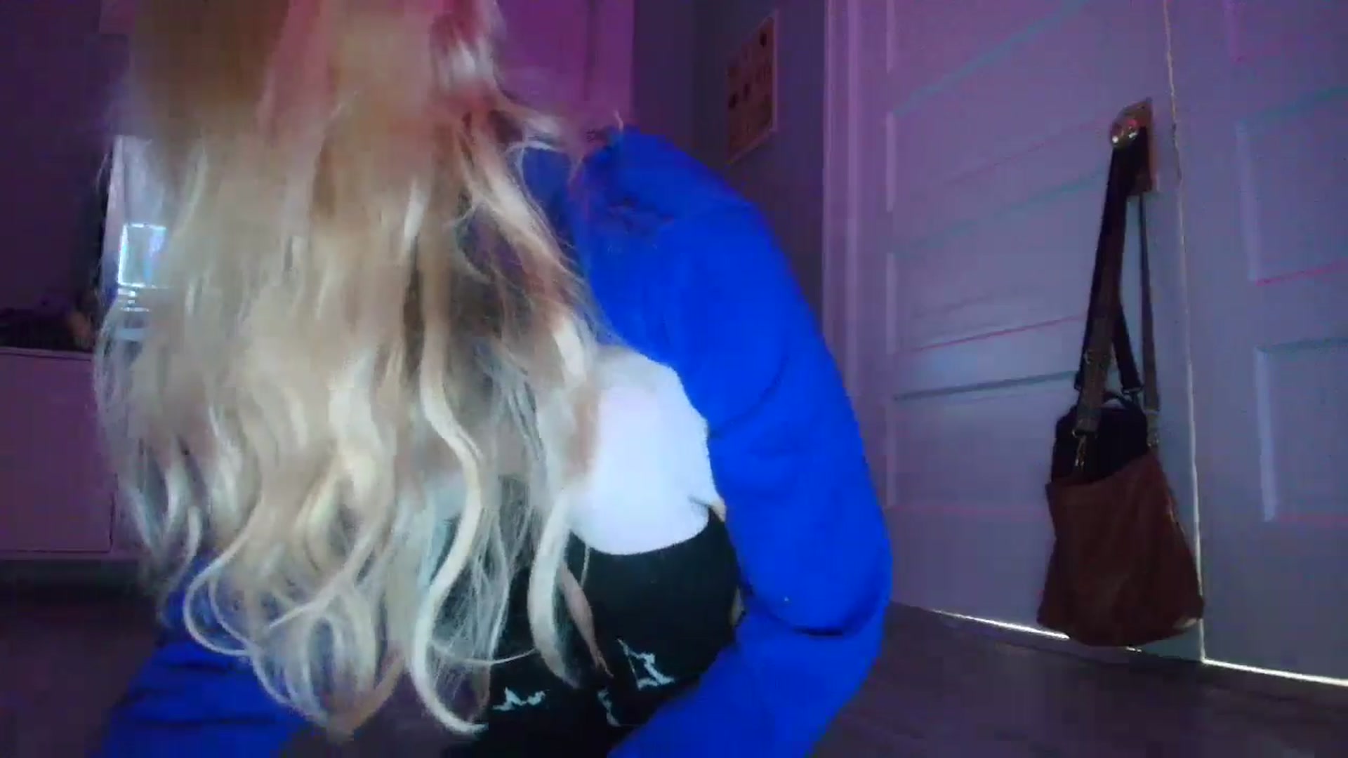 Gallery image thumbnail from DuckChan0's myfreecams stream on, 11/06/2025, 18:58 image 6 of 20