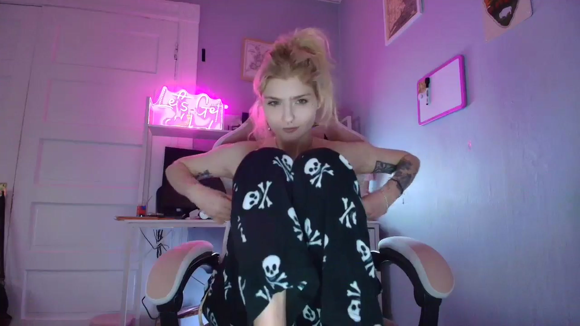 Gallery image thumbnail from DuckChan0's myfreecams stream on, 11/07/2025, 15:16 image 18 of 20