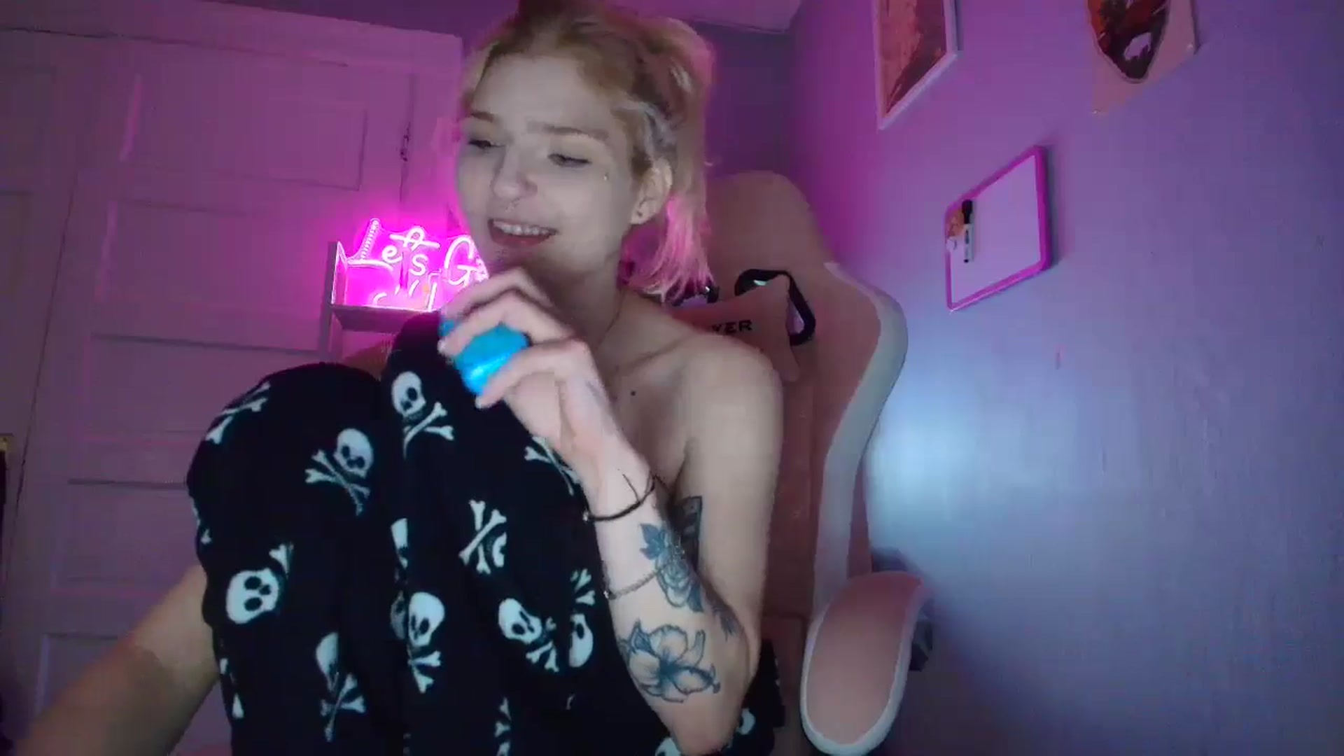 Gallery image thumbnail from DuckChan0's myfreecams stream on, 11/07/2025, 15:16 image 9 of 20