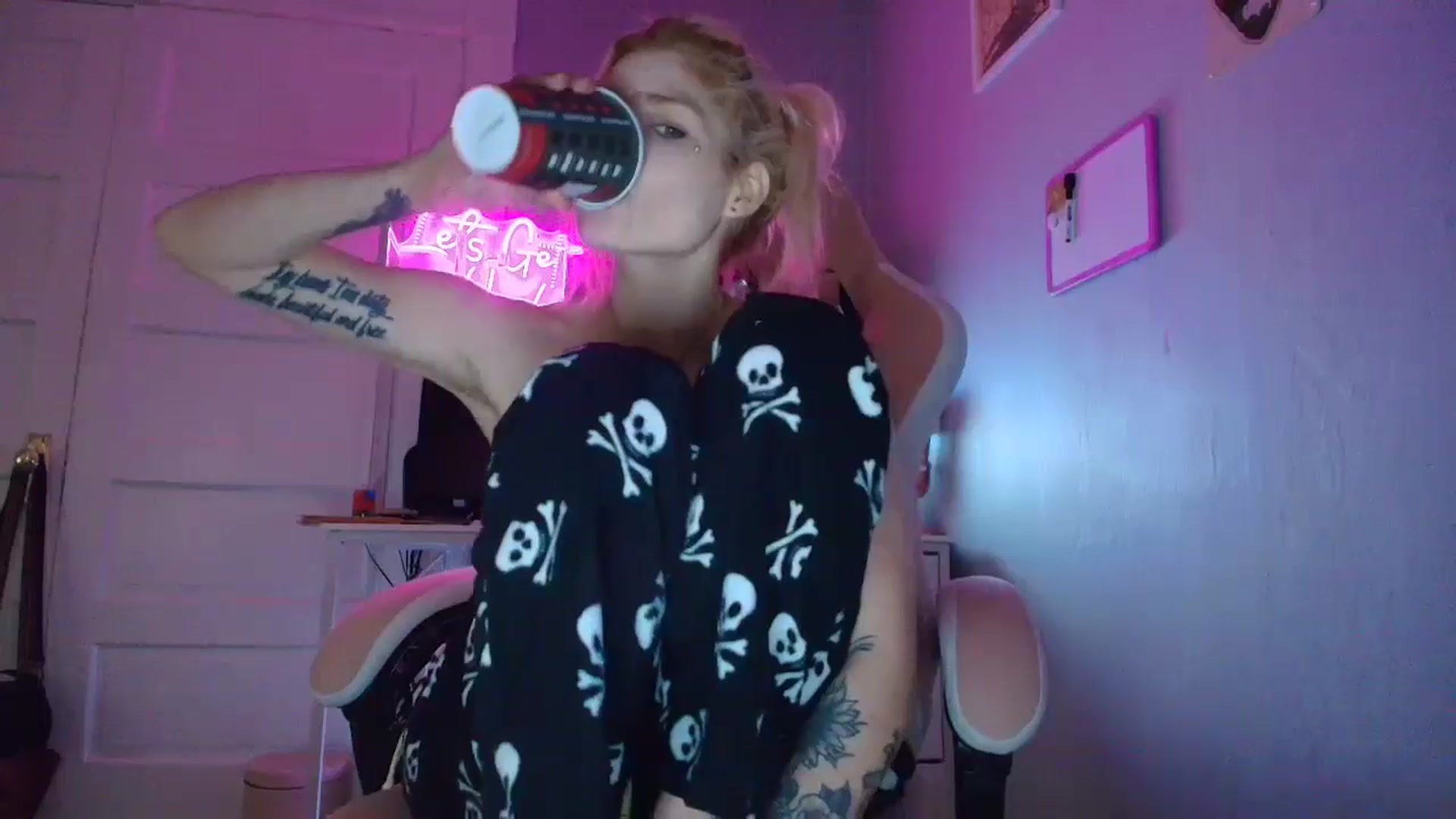 Gallery image thumbnail from DuckChan0's myfreecams stream on, 11/07/2025, 15:16 image 13 of 20