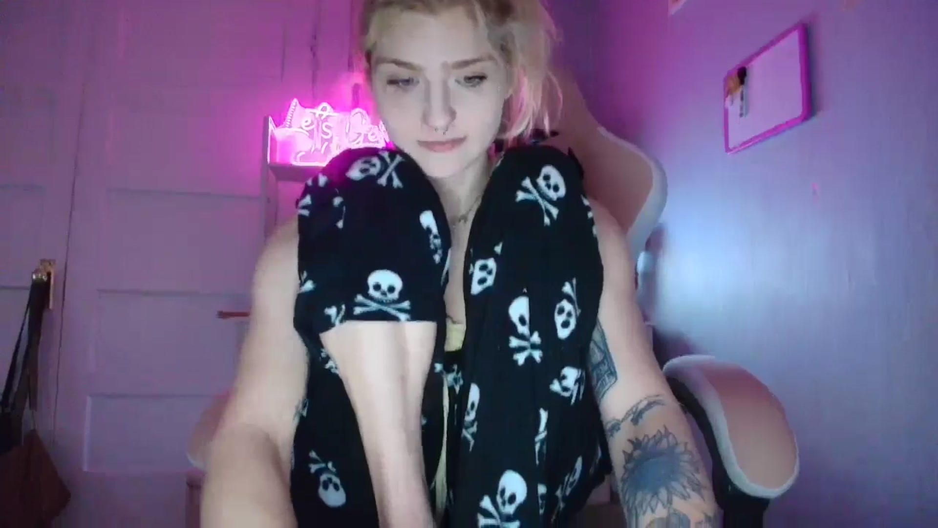 Gallery image thumbnail from DuckChan0's myfreecams stream on, 11/07/2025, 15:28 image 20 of 20