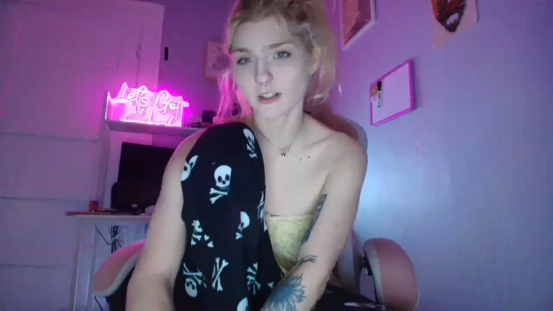 Gallery image thumbnail from DuckChan0's myfreecams stream on, 11/07/2025, 15:28 image 18 of 20