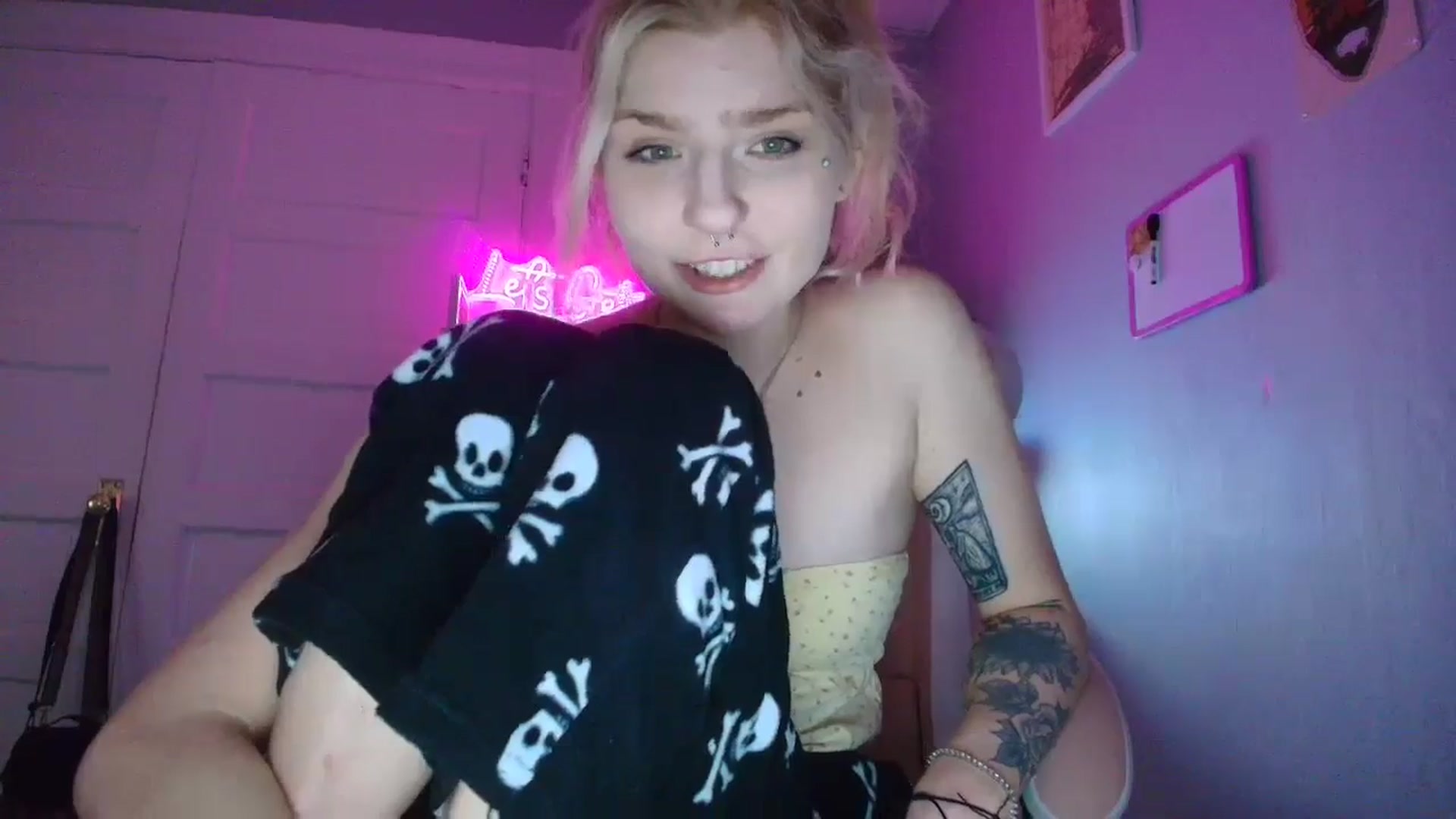 Gallery image thumbnail from DuckChan0's myfreecams stream on, 11/07/2025, 15:28 image 12 of 20