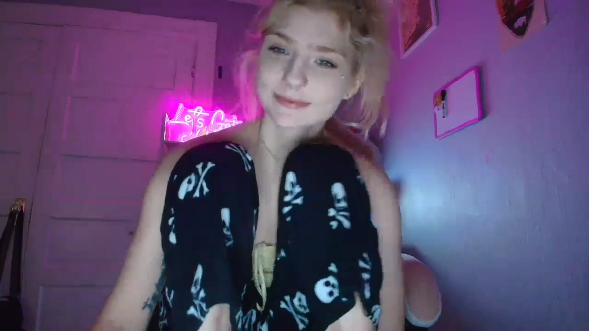 Gallery image thumbnail from DuckChan0's myfreecams stream on, 11/07/2025, 15:28 image 7 of 20