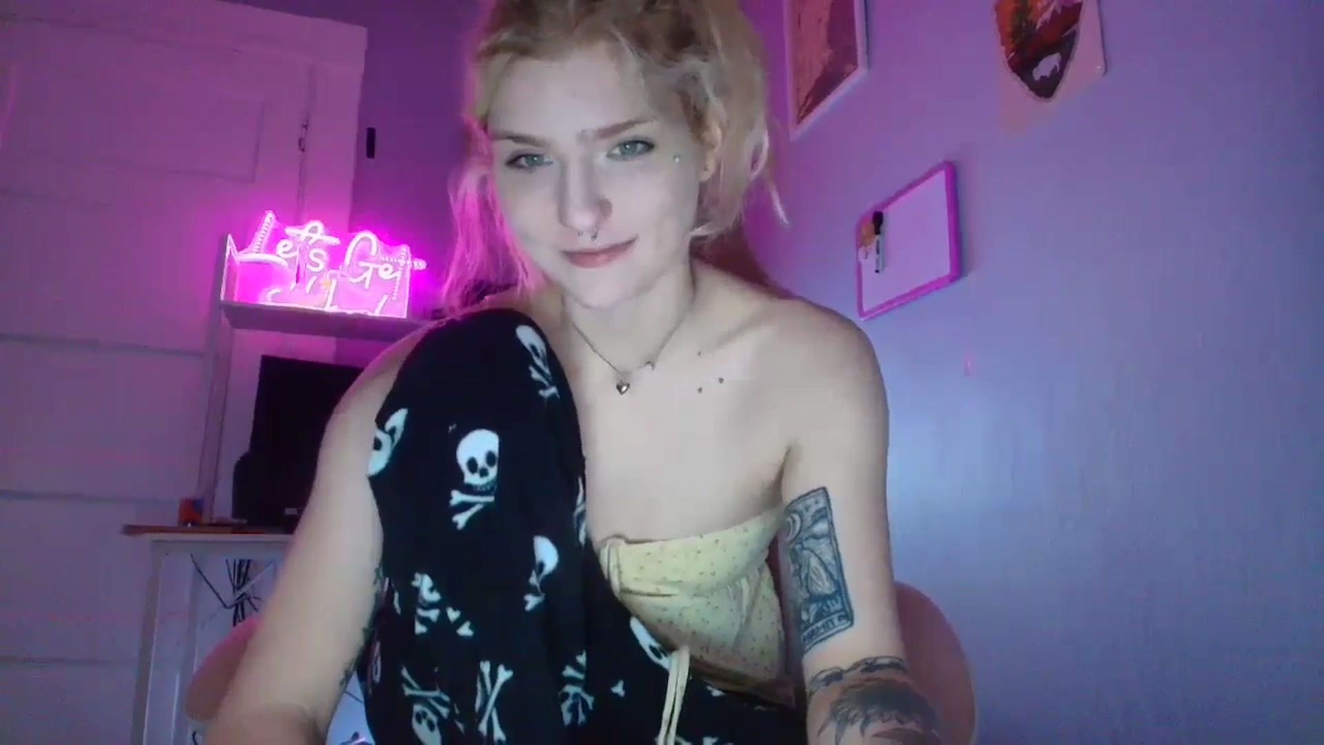 Gallery image thumbnail from DuckChan0's myfreecams stream on, 11/07/2025, 15:28 image 17 of 20