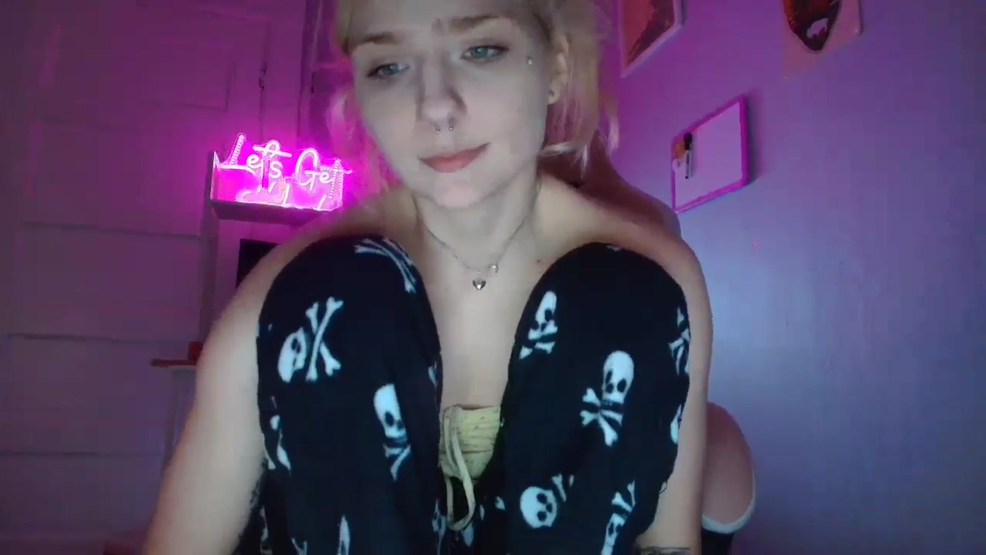 Gallery image thumbnail from DuckChan0's myfreecams stream on, 11/07/2025, 15:28 image 4 of 20