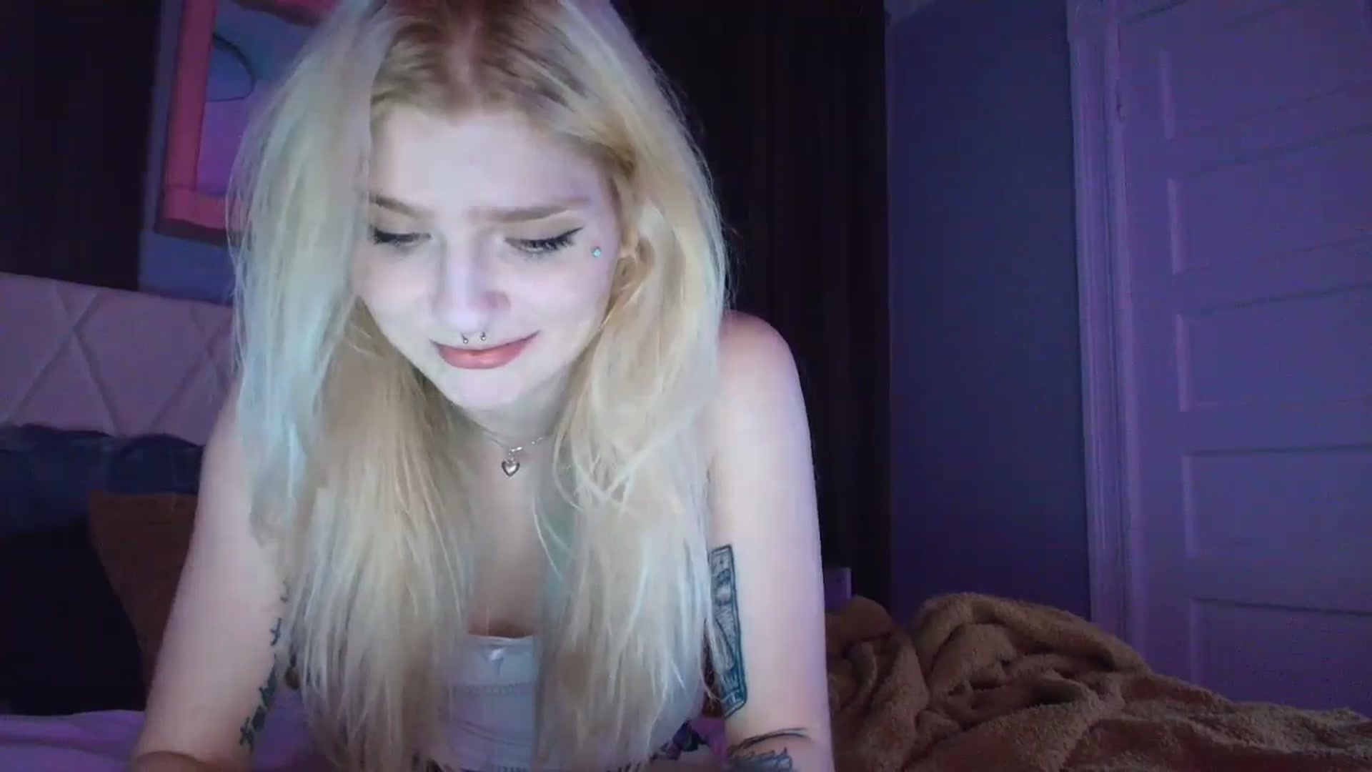 Gallery image thumbnail from DuckChan0's myfreecams stream on, 11/09/2025, 02:00 image 2 of 20