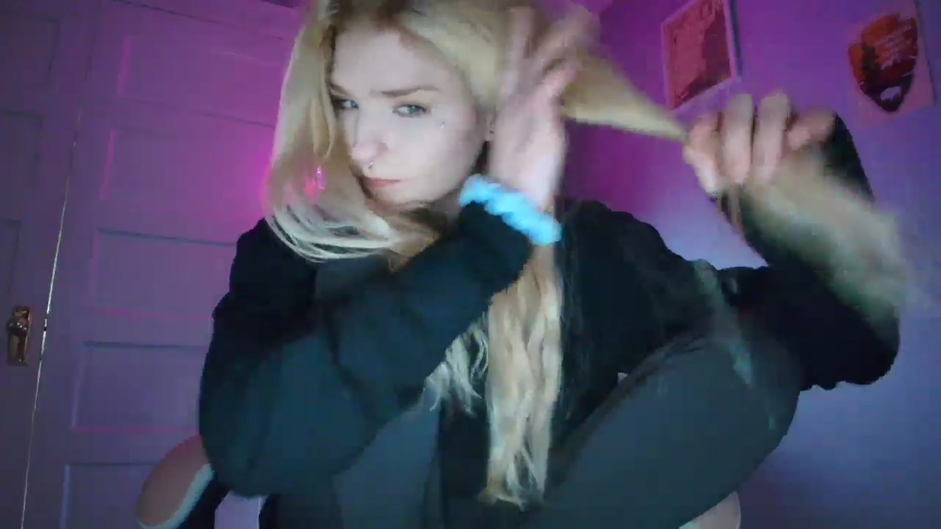 Gallery image thumbnail from DuckChan0's myfreecams stream on, 11/11/2025, 15:36 image 15 of 20