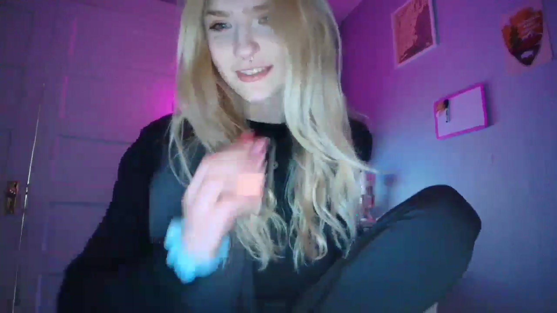 Gallery image thumbnail from DuckChan0's myfreecams stream on, 11/11/2025, 15:36 image 16 of 20