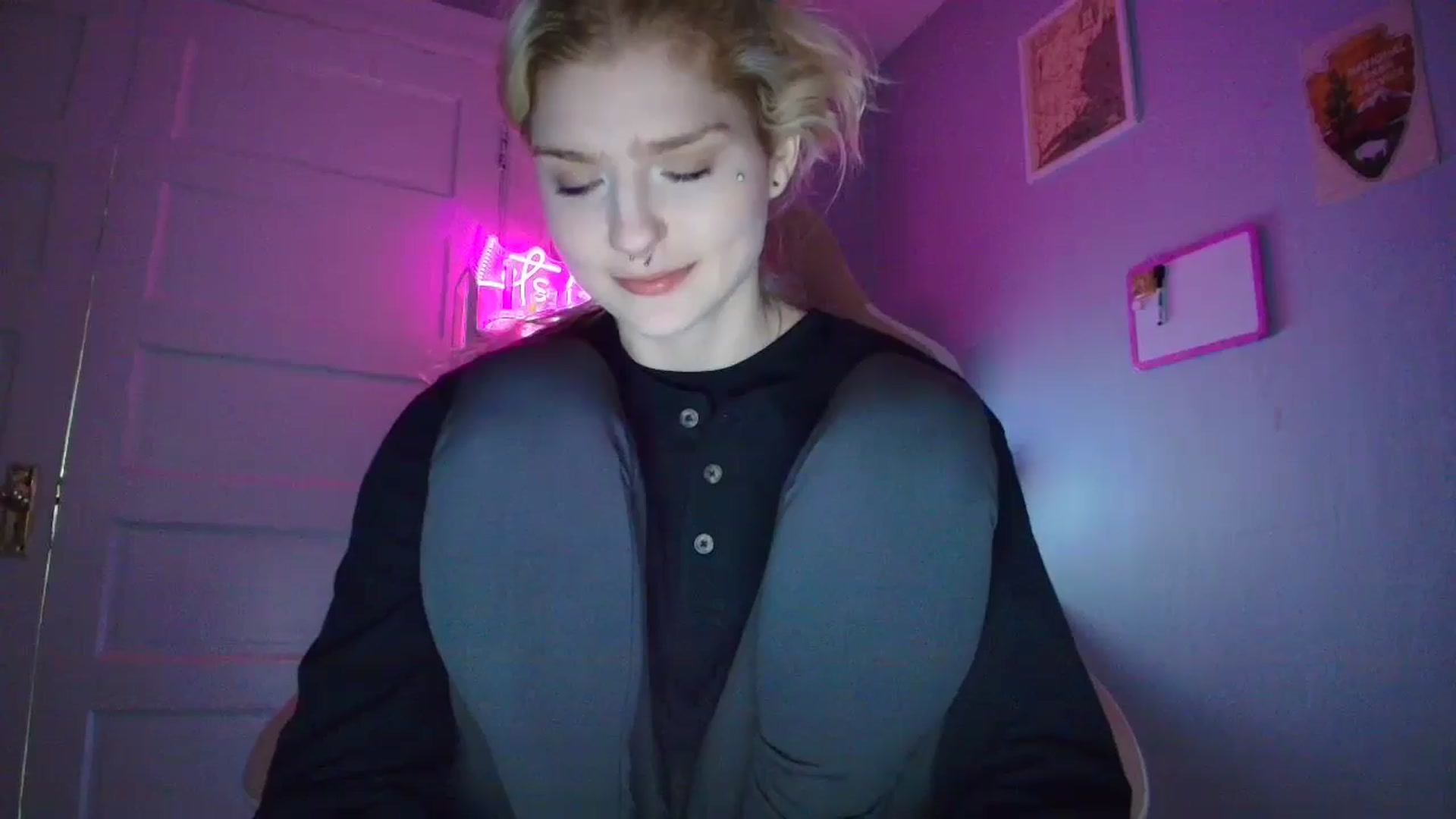 Gallery image thumbnail from DuckChan0's myfreecams stream on, 11/11/2025, 15:36 image 13 of 20