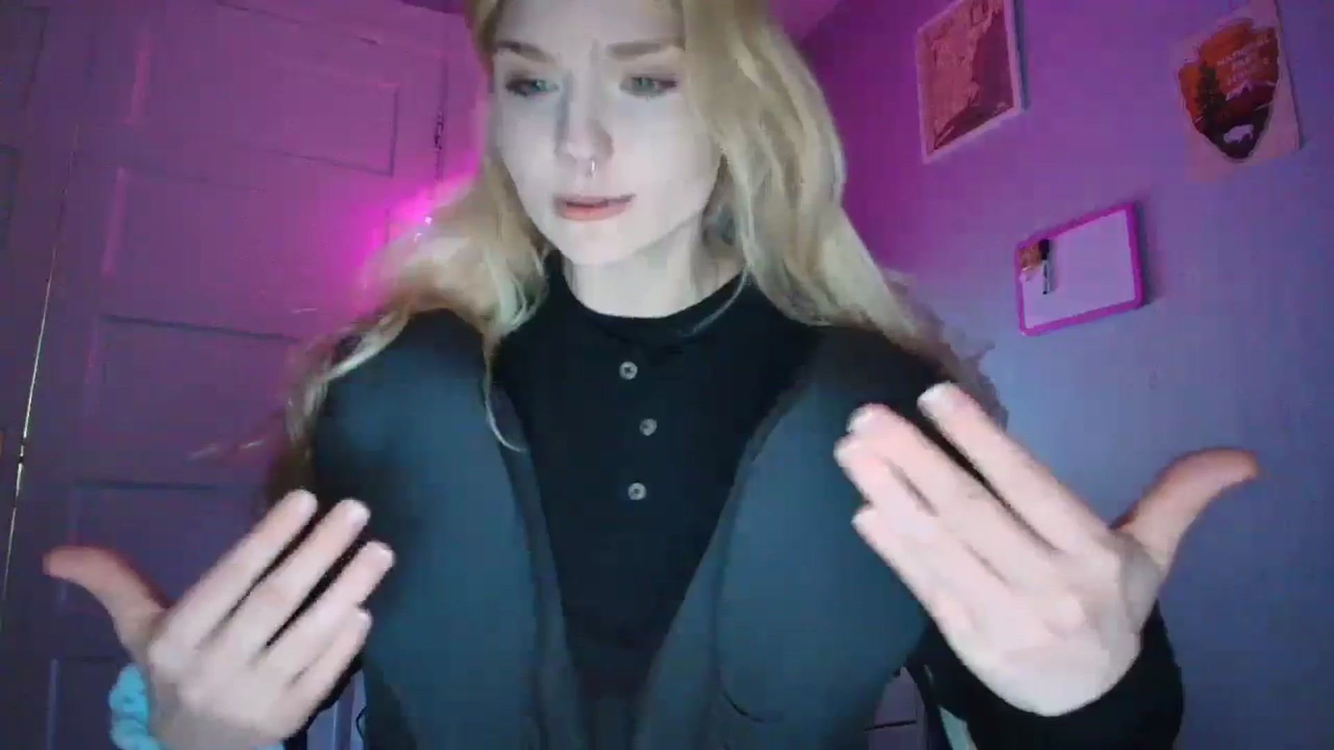 Gallery image thumbnail from DuckChan0's myfreecams stream on, 11/11/2025, 15:36 image 12 of 20