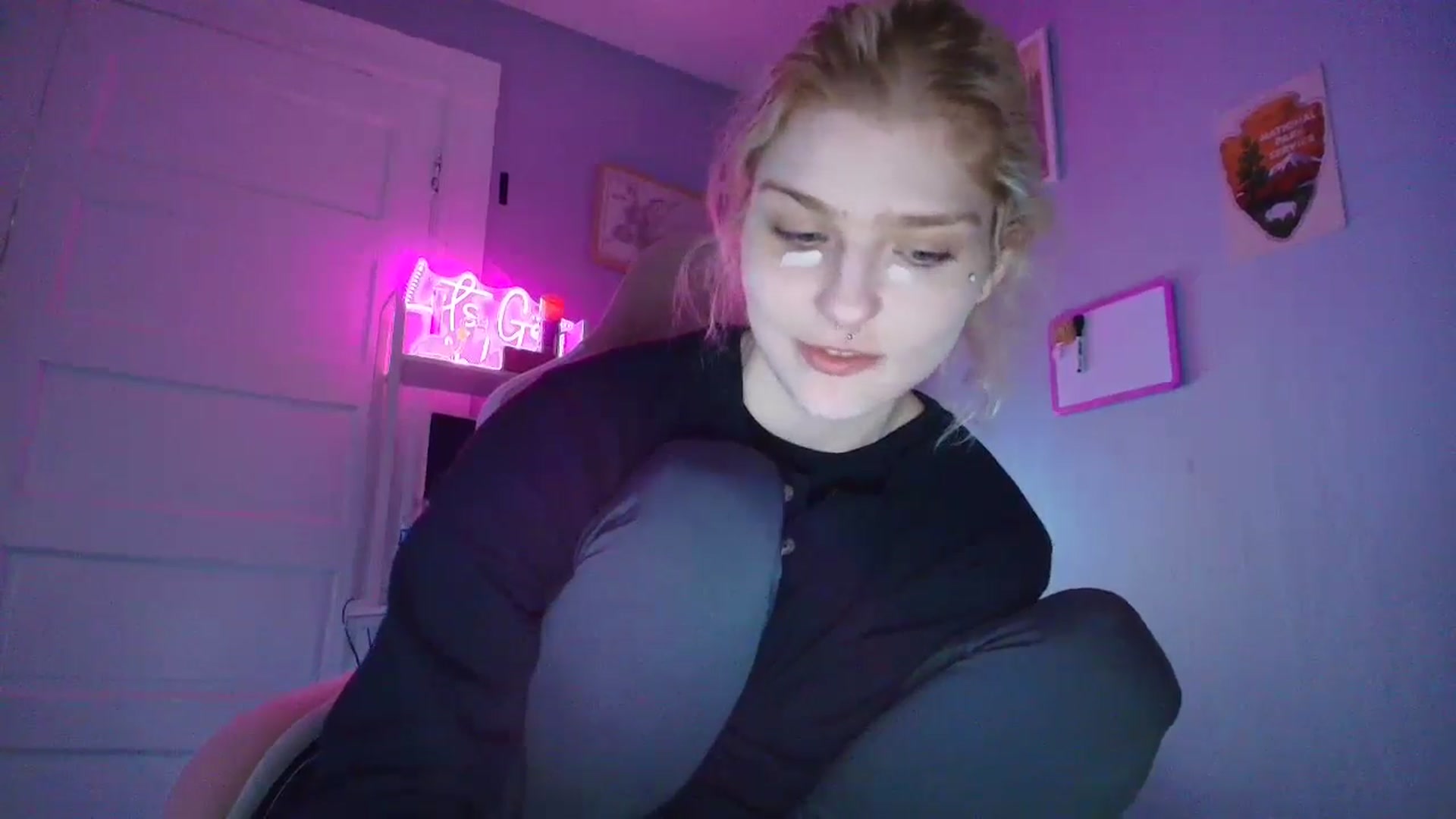Gallery image thumbnail from DuckChan0's myfreecams stream on, 11/11/2025, 15:36 image 7 of 20