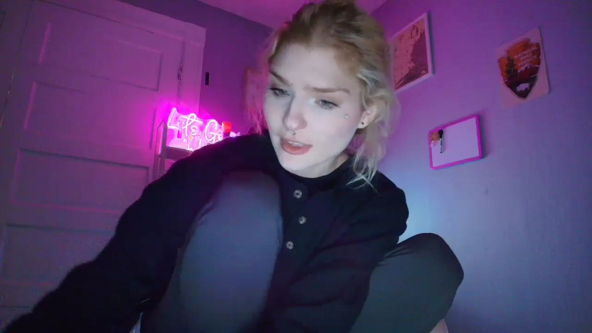 Gallery image thumbnail from DuckChan0's myfreecams stream on, 11/11/2025, 15:36 image 11 of 20