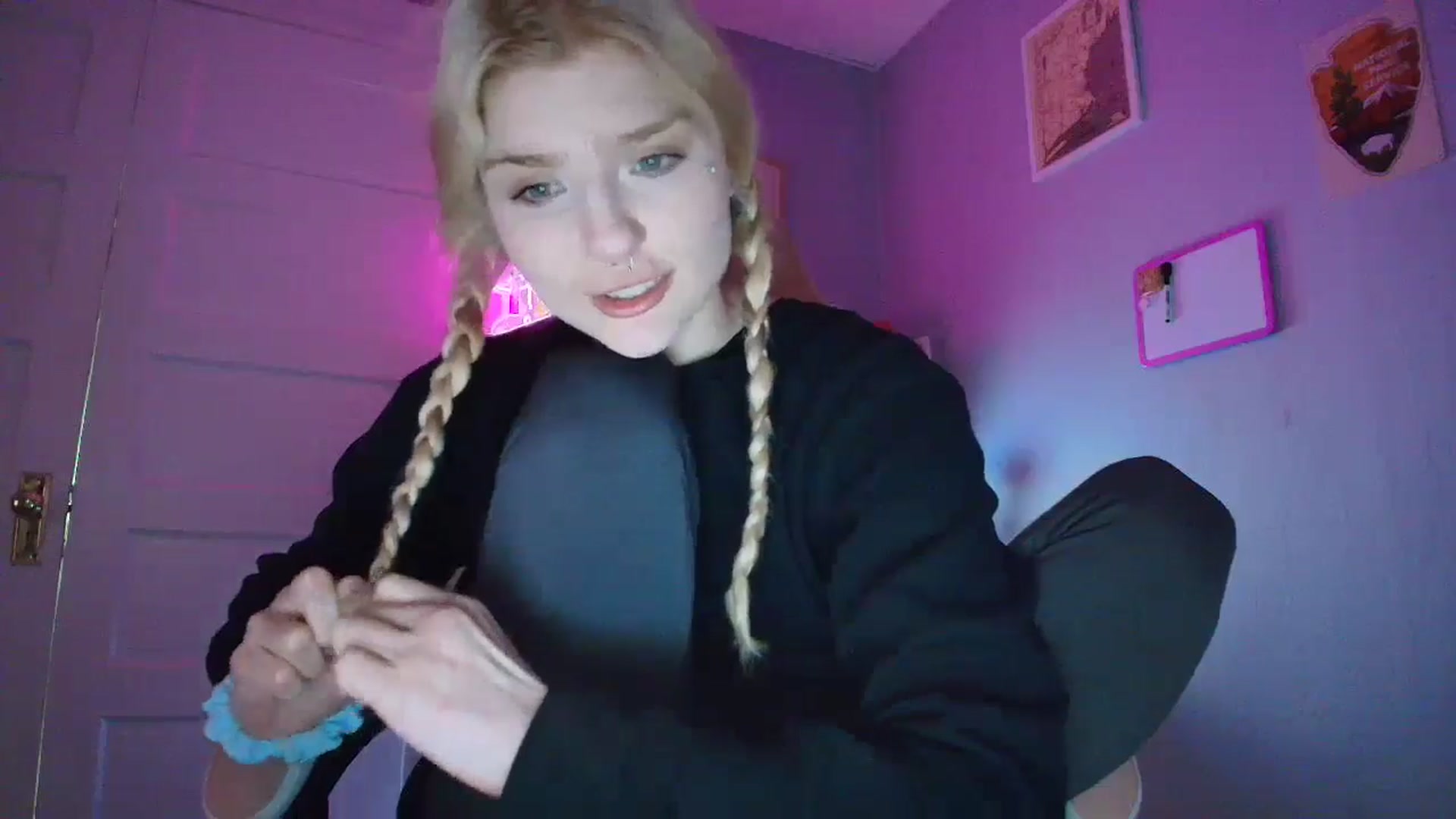 Gallery image thumbnail from DuckChan0's myfreecams stream on, 11/11/2025, 15:36 image 18 of 20