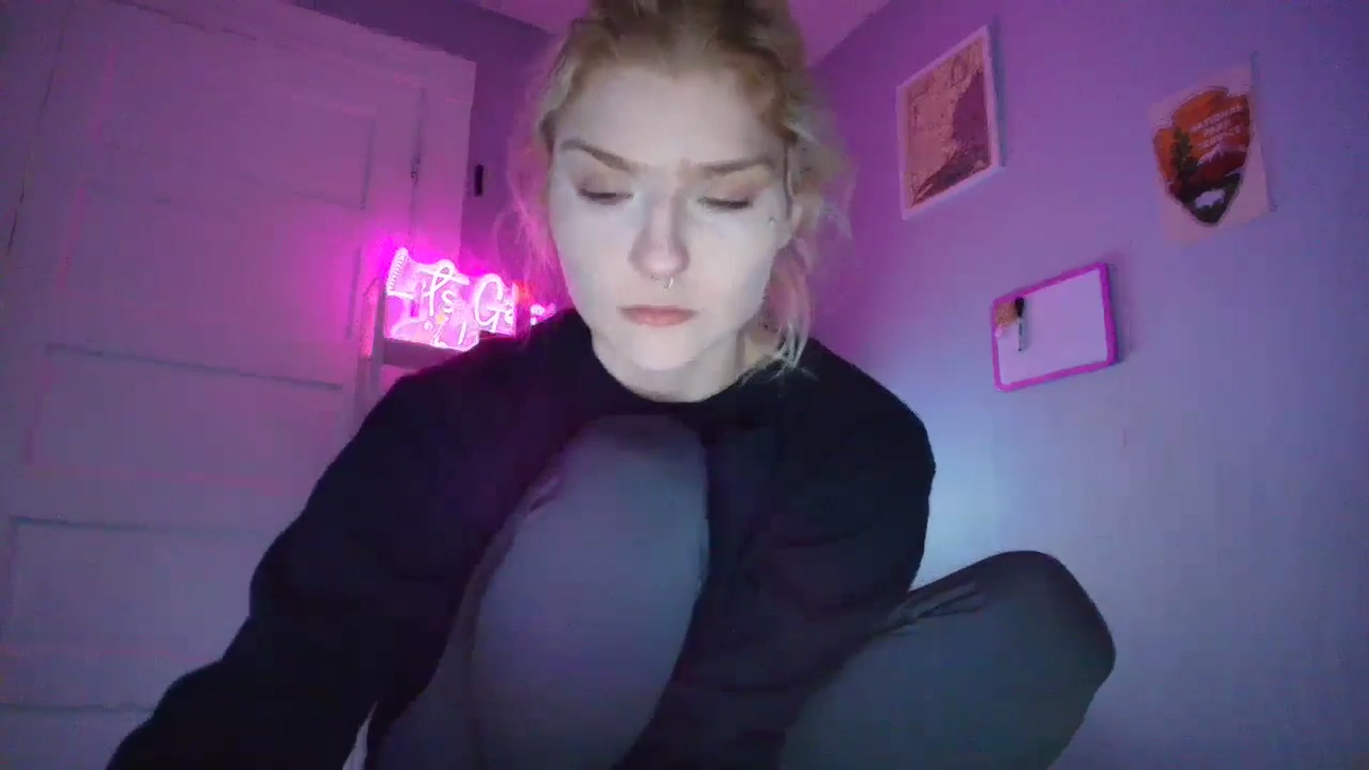 Gallery image thumbnail from DuckChan0's myfreecams stream on, 11/11/2025, 15:36 image 8 of 20