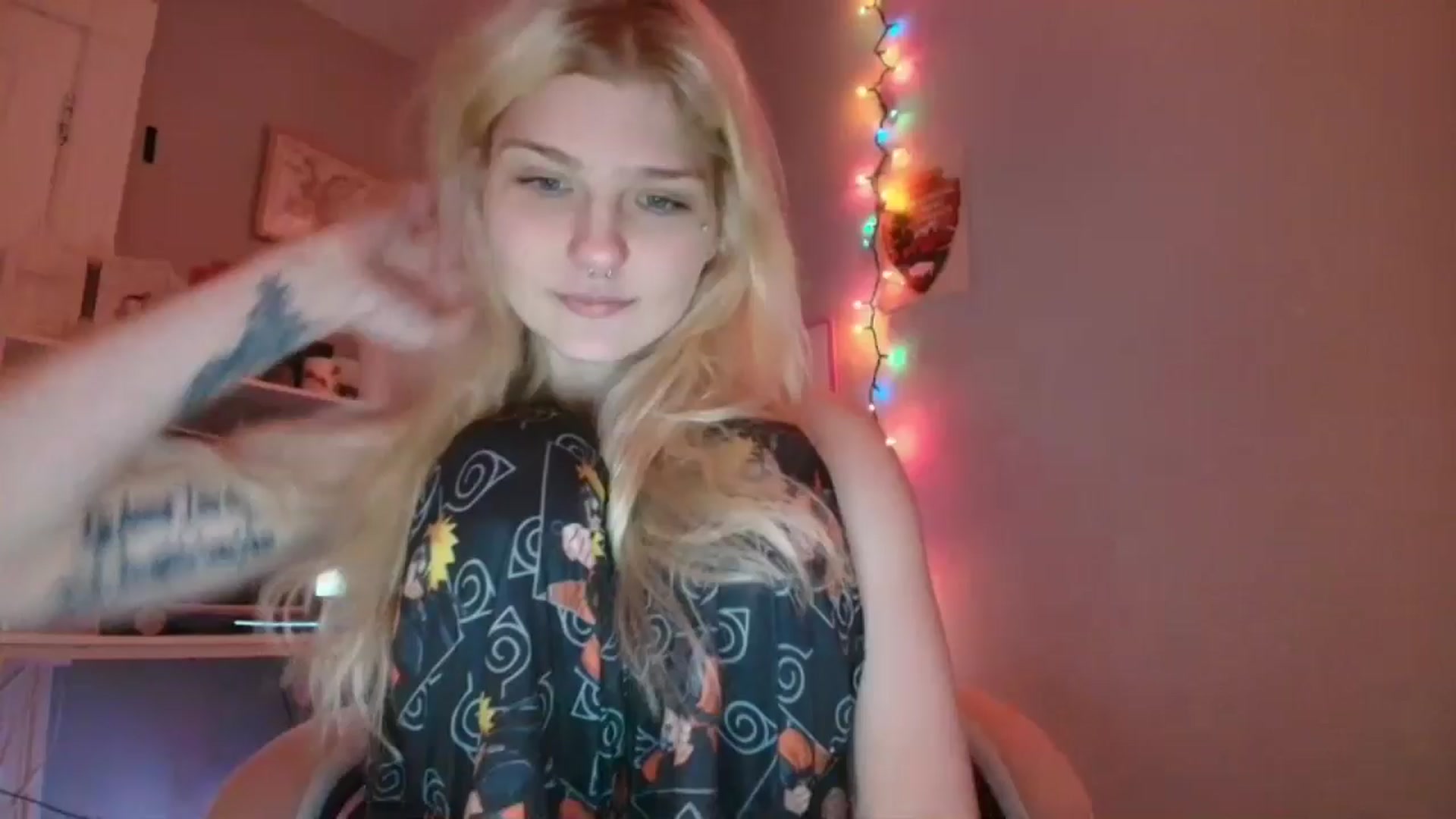 Gallery image thumbnail from DuckChan0's myfreecams stream on, 11/12/2025, 15:32 image 1 of 20