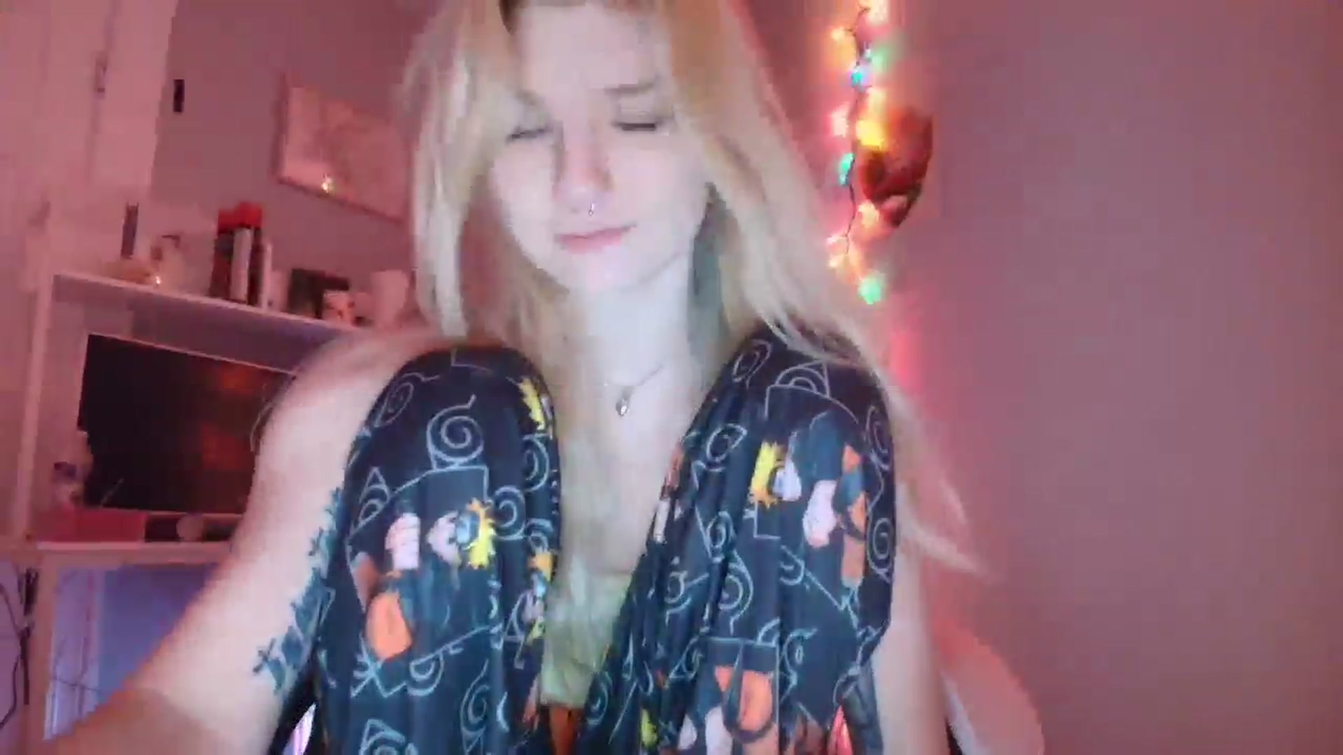 Gallery image thumbnail from DuckChan0's myfreecams stream on, 11/12/2025, 15:32 image 2 of 20
