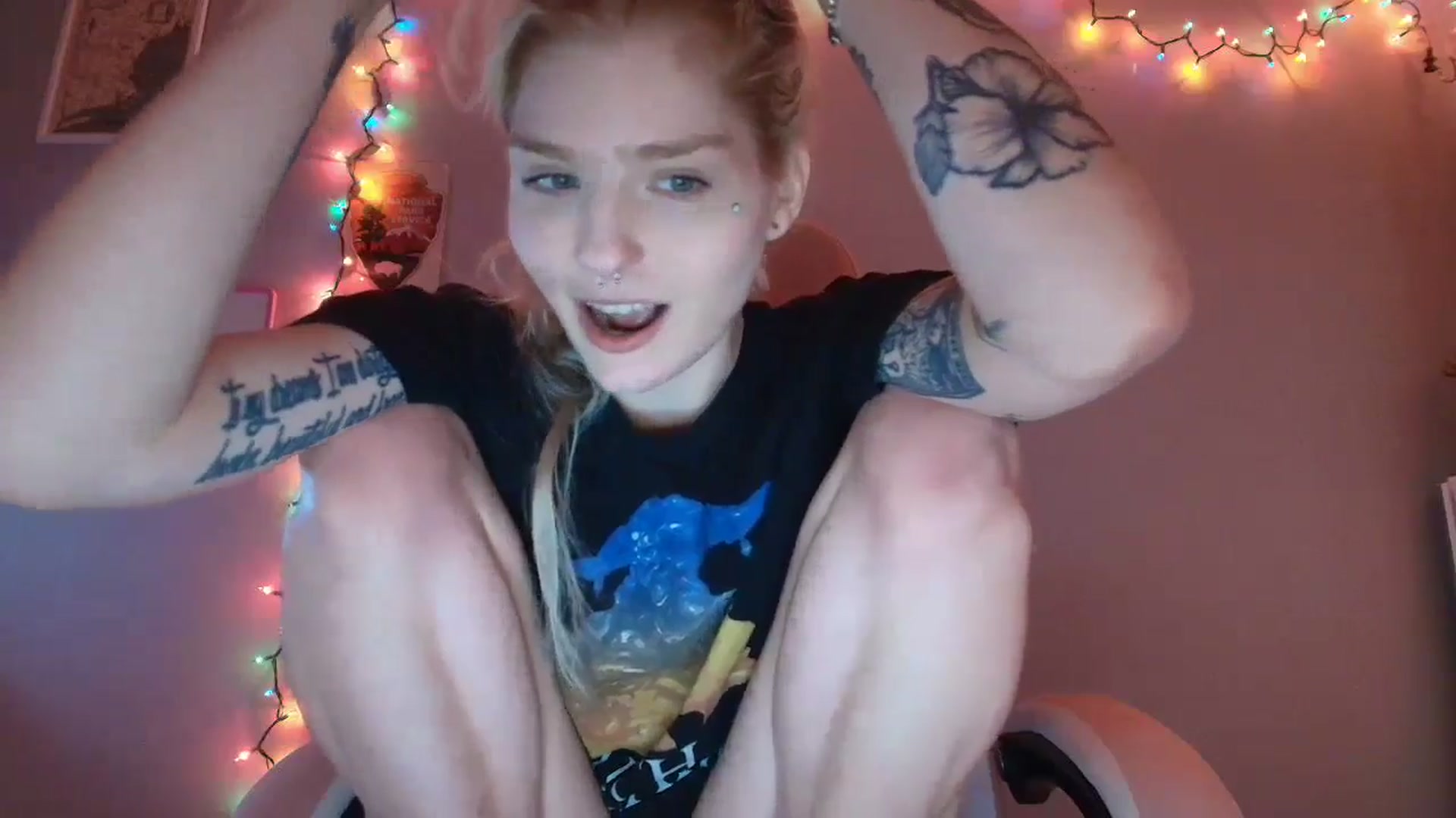 Gallery image thumbnail from DuckChan0's myfreecams stream on, 11/14/2025, 16:20 image 11 of 20