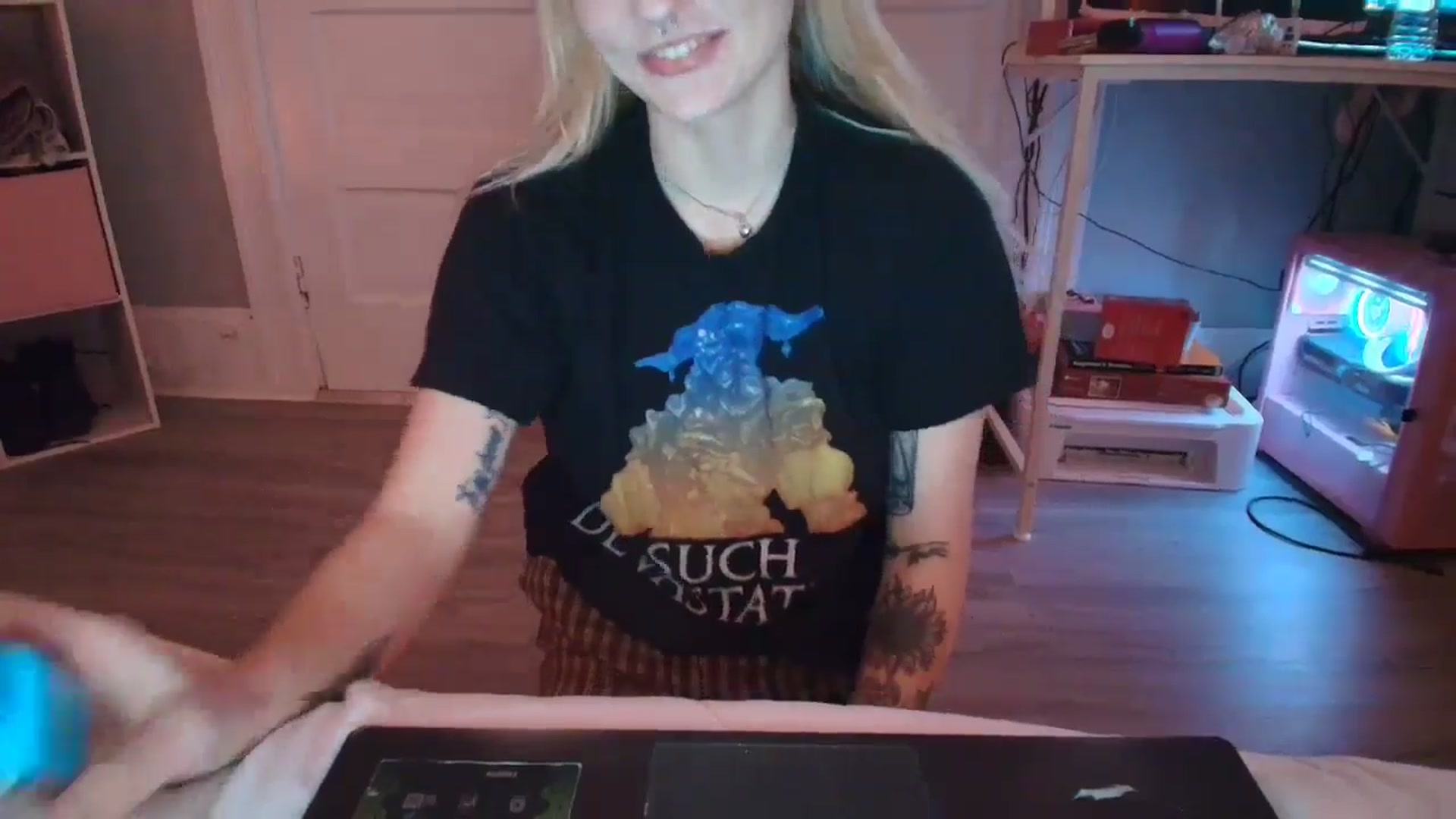 Gallery image thumbnail from DuckChan0's myfreecams stream on, 11/14/2025, 16:20 image 5 of 20