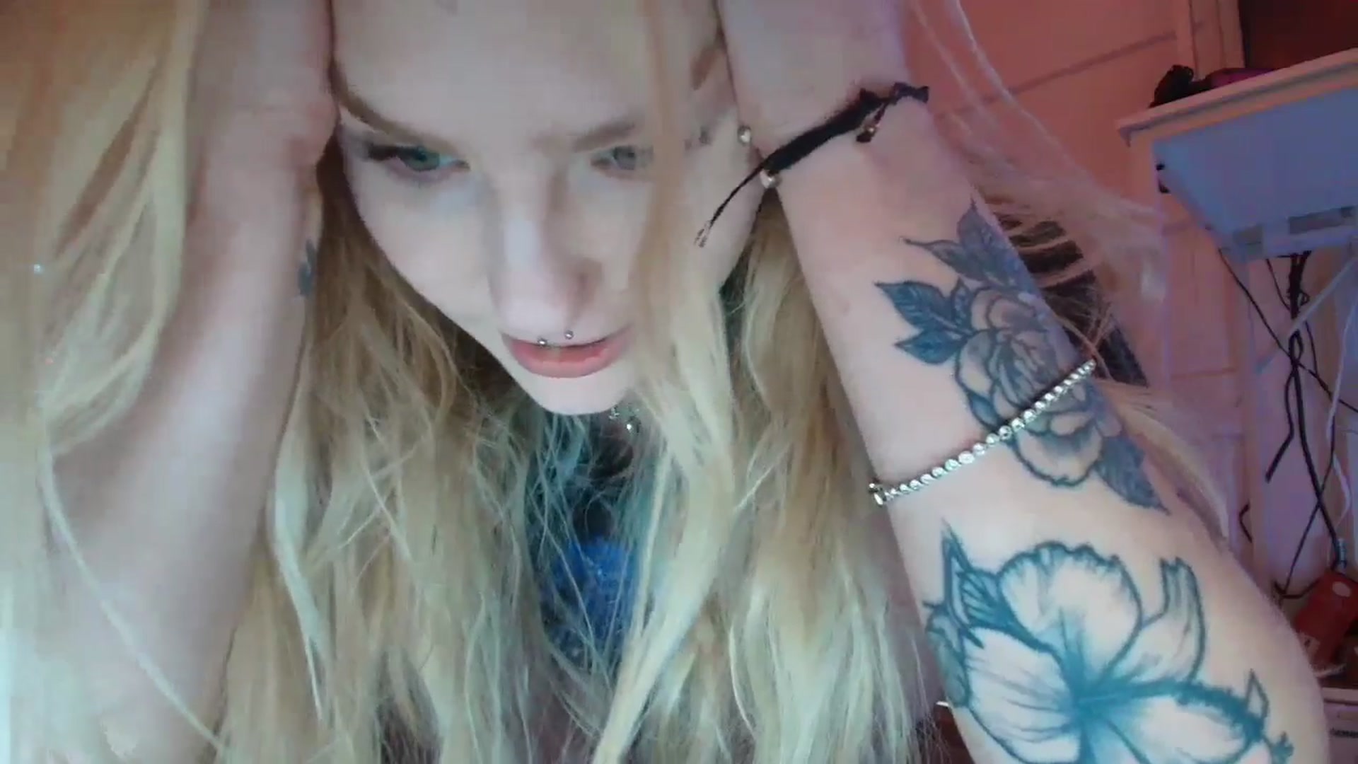Gallery image thumbnail from DuckChan0's myfreecams stream on, 11/14/2025, 16:20 image 9 of 20