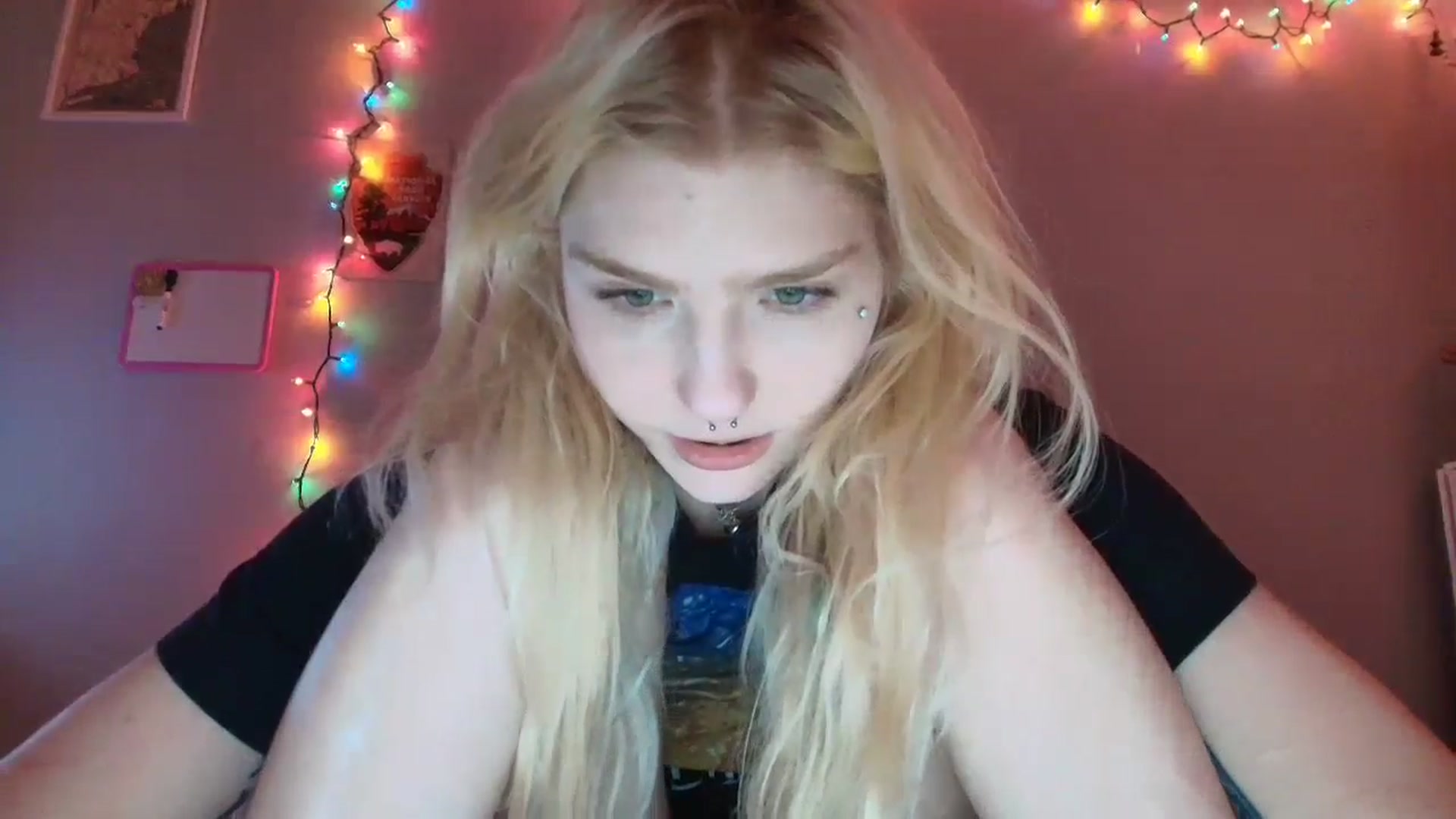 Gallery image thumbnail from DuckChan0's myfreecams stream on, 11/14/2025, 16:20 image 19 of 20